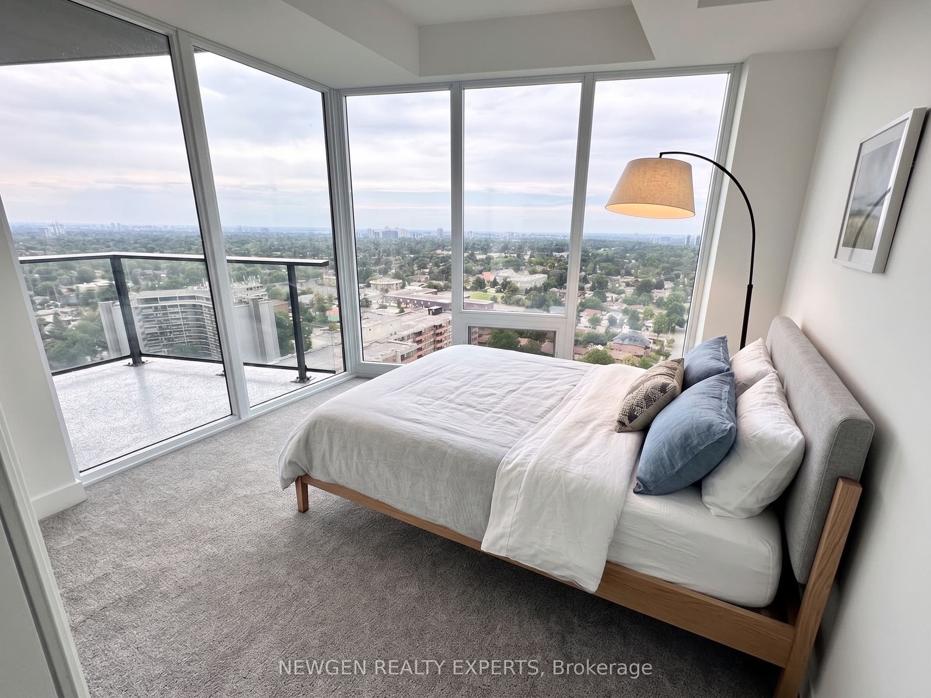4010 Eglinton Avenue W, #2103, Toronto W, Toronto ON M9A 0G5 Virtual Staging