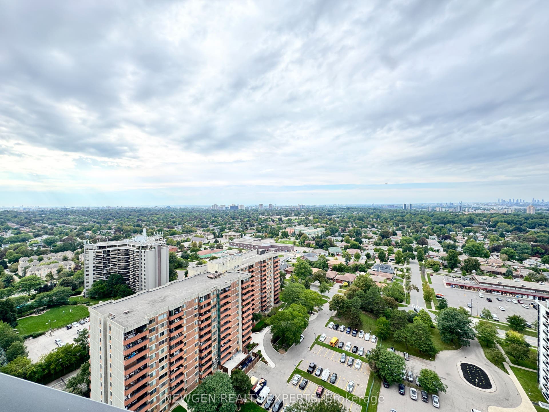 4010 Eglinton Avenue W, #2103, Toronto W, Toronto ON M9A 0G5 4010 Eglinton Avenue W, #2103, Toronto W, Toronto ON M9A 0G5