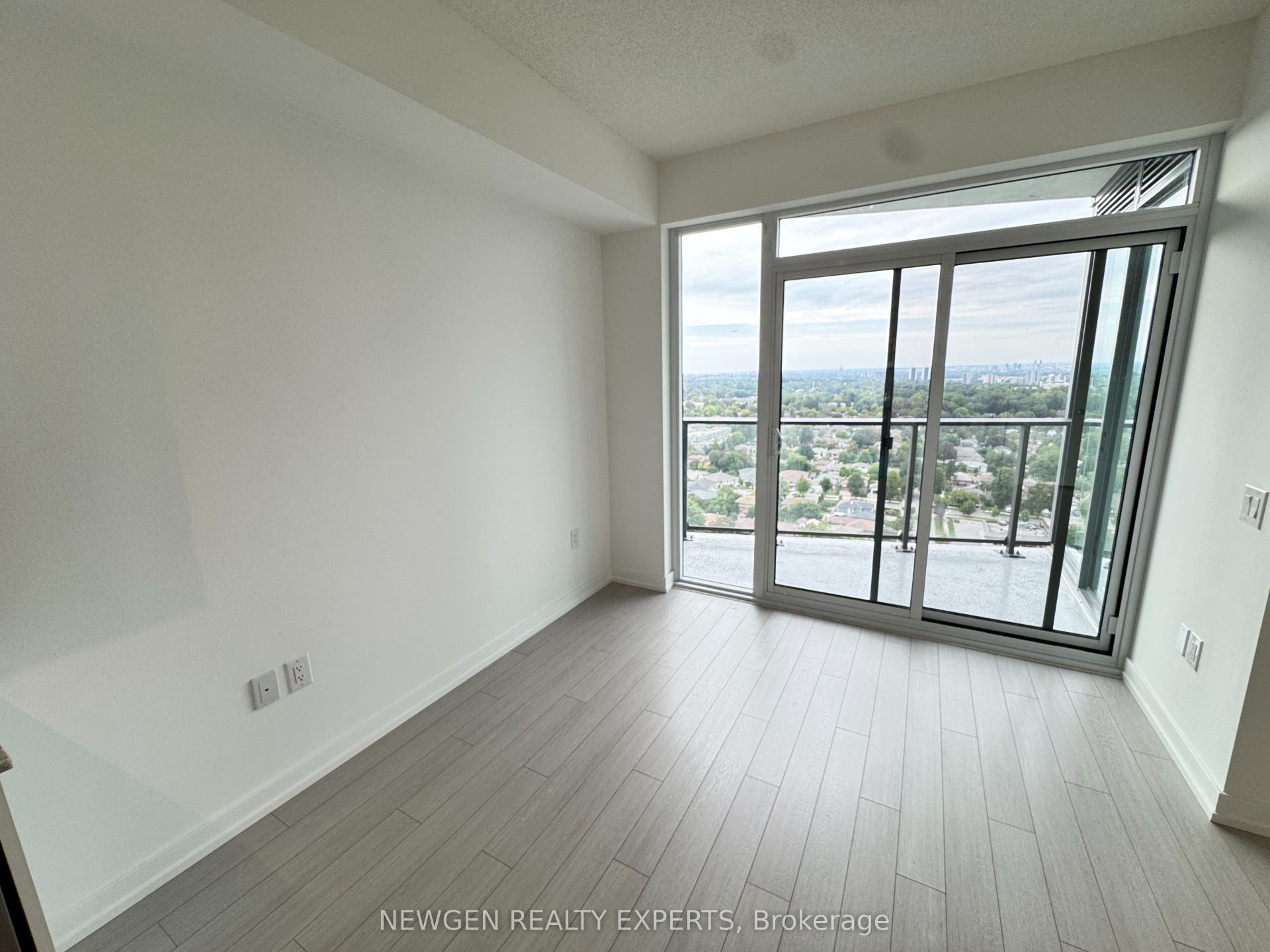 4010 Eglinton Avenue W, #2103, Toronto W, Toronto ON M9A 0G5 4010 Eglinton Avenue W, #2103, Toronto W, Toronto ON M9A 0G5