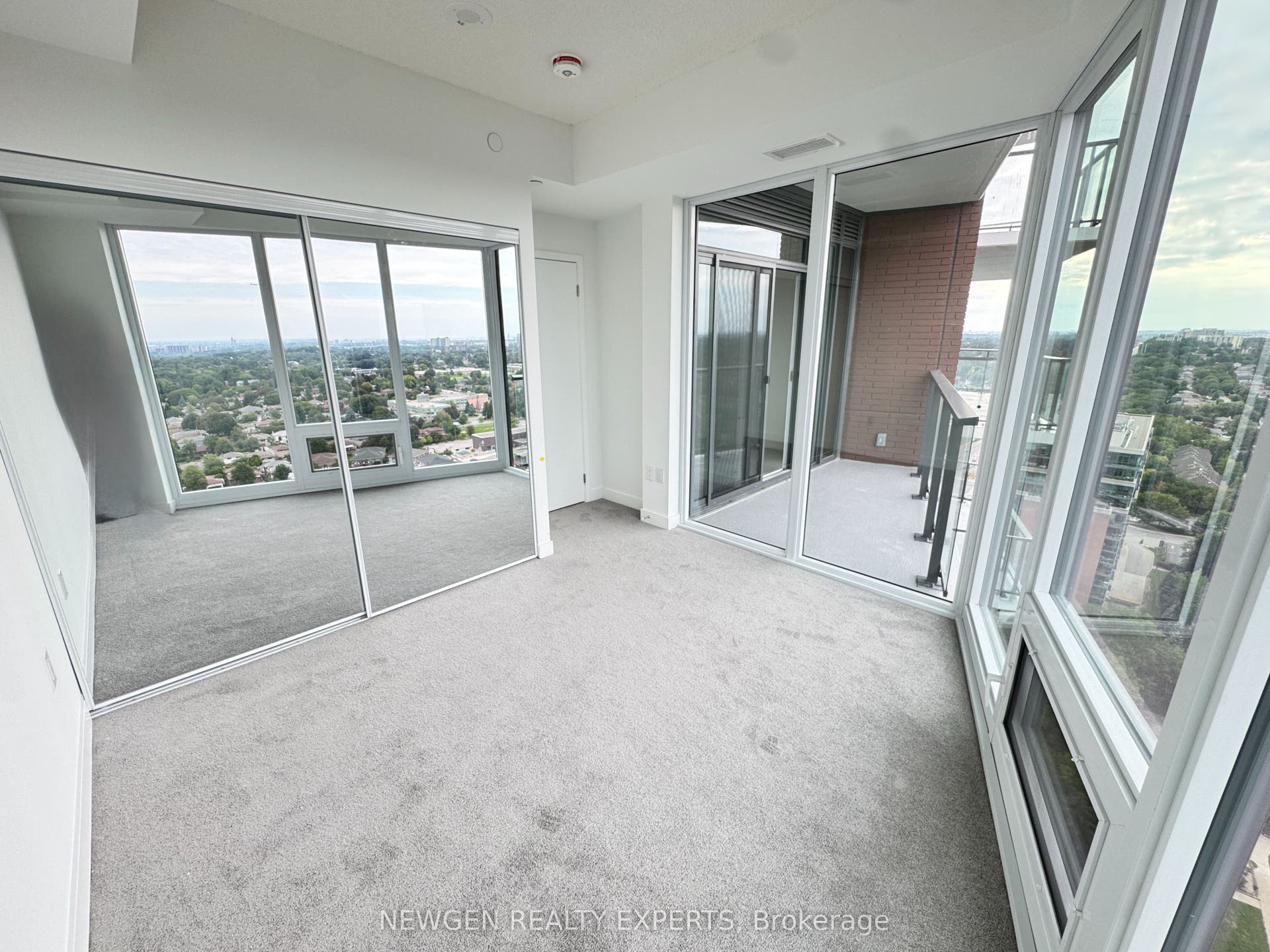 4010 Eglinton Avenue W, #2103, Toronto W, Toronto ON M9A 0G5 4010 Eglinton Avenue W, #2103, Toronto W, Toronto ON M9A 0G5