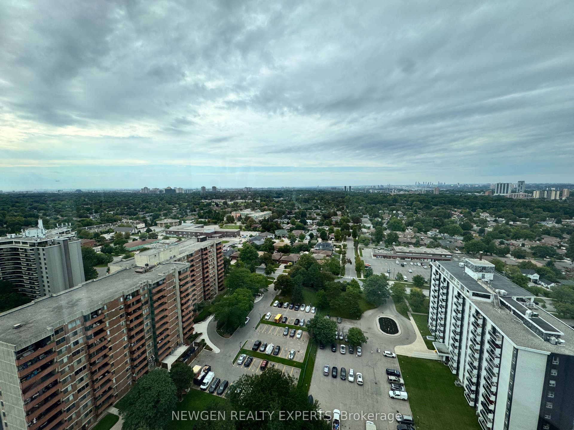 4010 Eglinton Avenue W, #2103, Toronto W, Toronto ON M9A 0G5 4010 Eglinton Avenue W, #2103, Toronto W, Toronto ON M9A 0G5