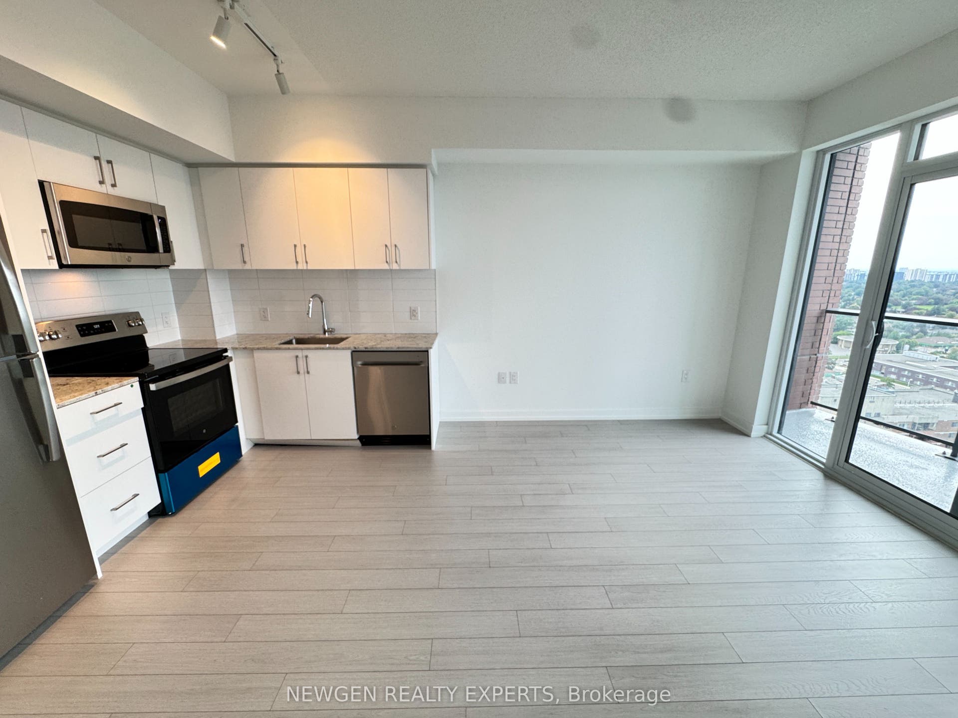 4010 Eglinton Avenue W, #2103, Toronto W, Toronto ON M9A 0G5 4010 Eglinton Avenue W, #2103, Toronto W, Toronto ON M9A 0G5