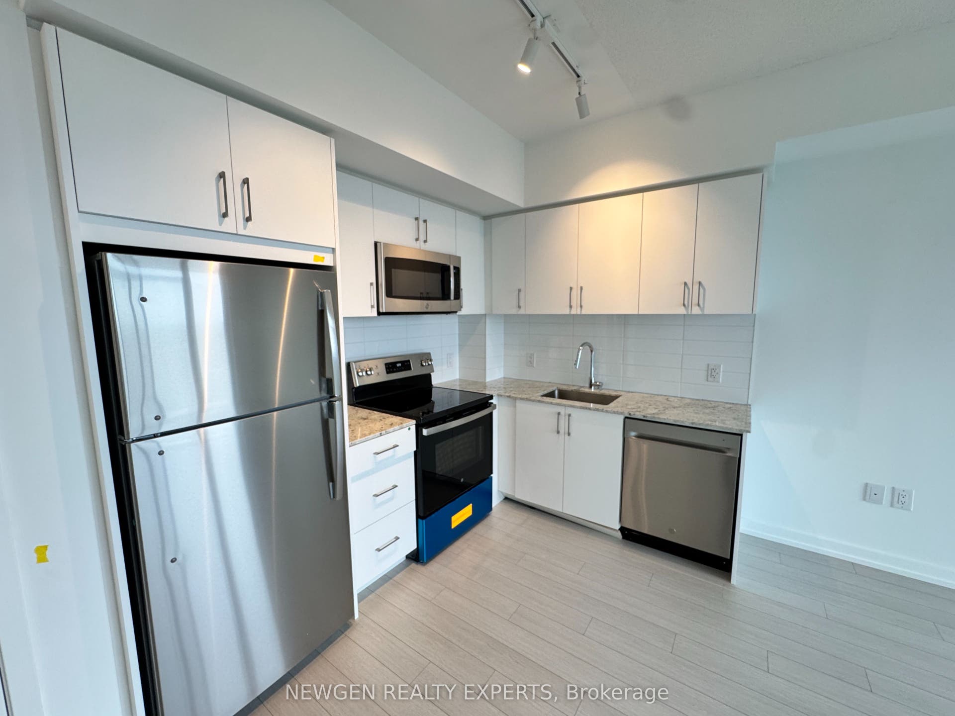 4010 Eglinton Avenue W, #2103, Toronto W, Toronto ON M9A 0G5 4010 Eglinton Avenue W, #2103, Toronto W, Toronto ON M9A 0G5
