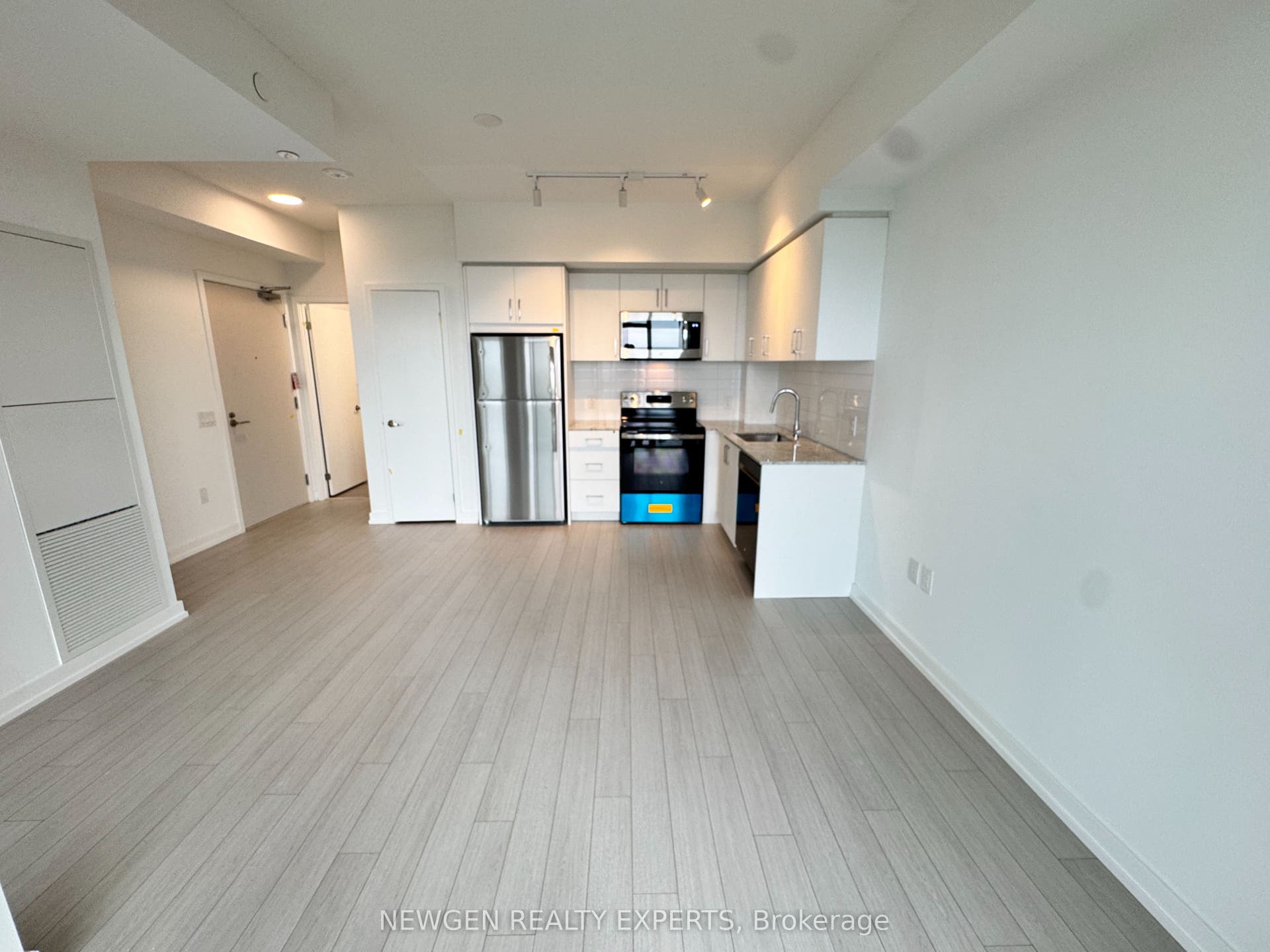 4010 Eglinton Avenue W, #2103, Toronto W, Toronto ON M9A 0G5 4010 Eglinton Avenue W, #2103, Toronto W, Toronto ON M9A 0G5