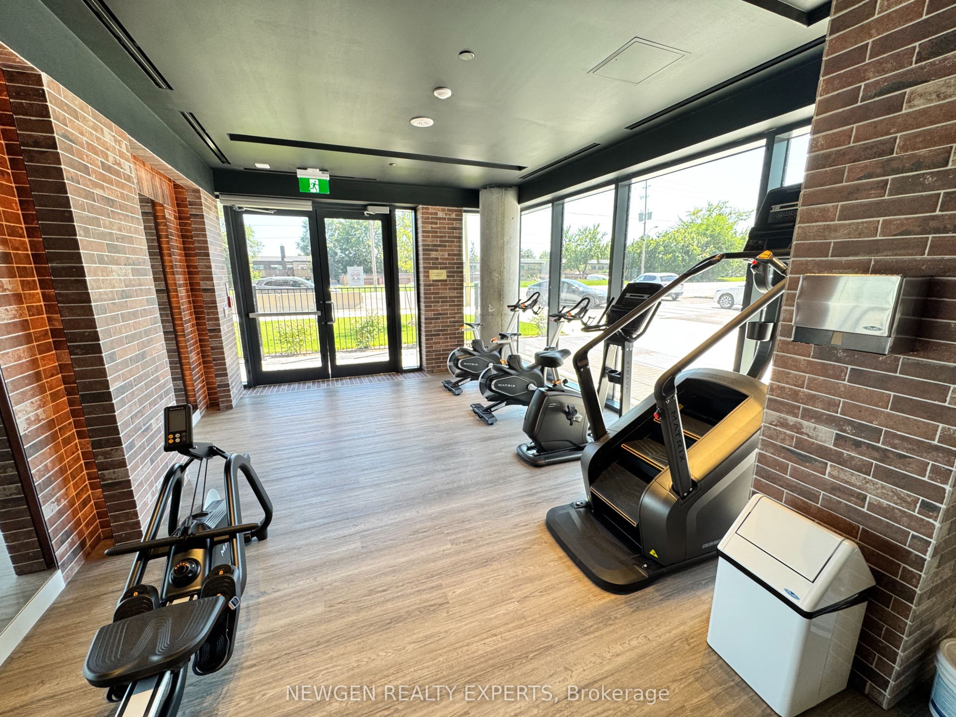4010 Eglinton Avenue W, #2103, Toronto W, Toronto ON M9A 0G5 4010 Eglinton Avenue W, #2103, Toronto W, Toronto ON M9A 0G5