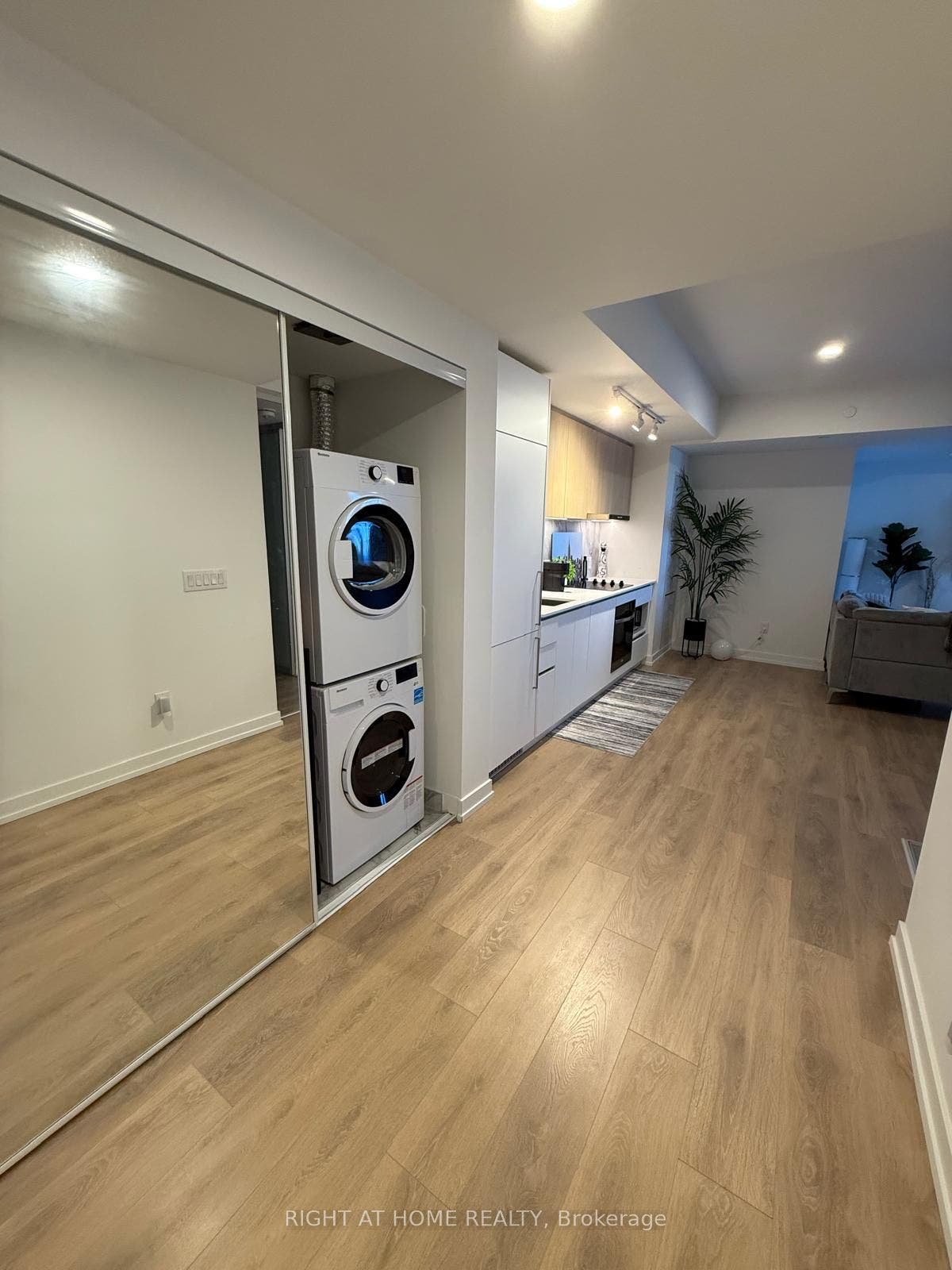 1100 Sheppard Avenue W, #905, Toronto W, Toronto ON M3K 0E4