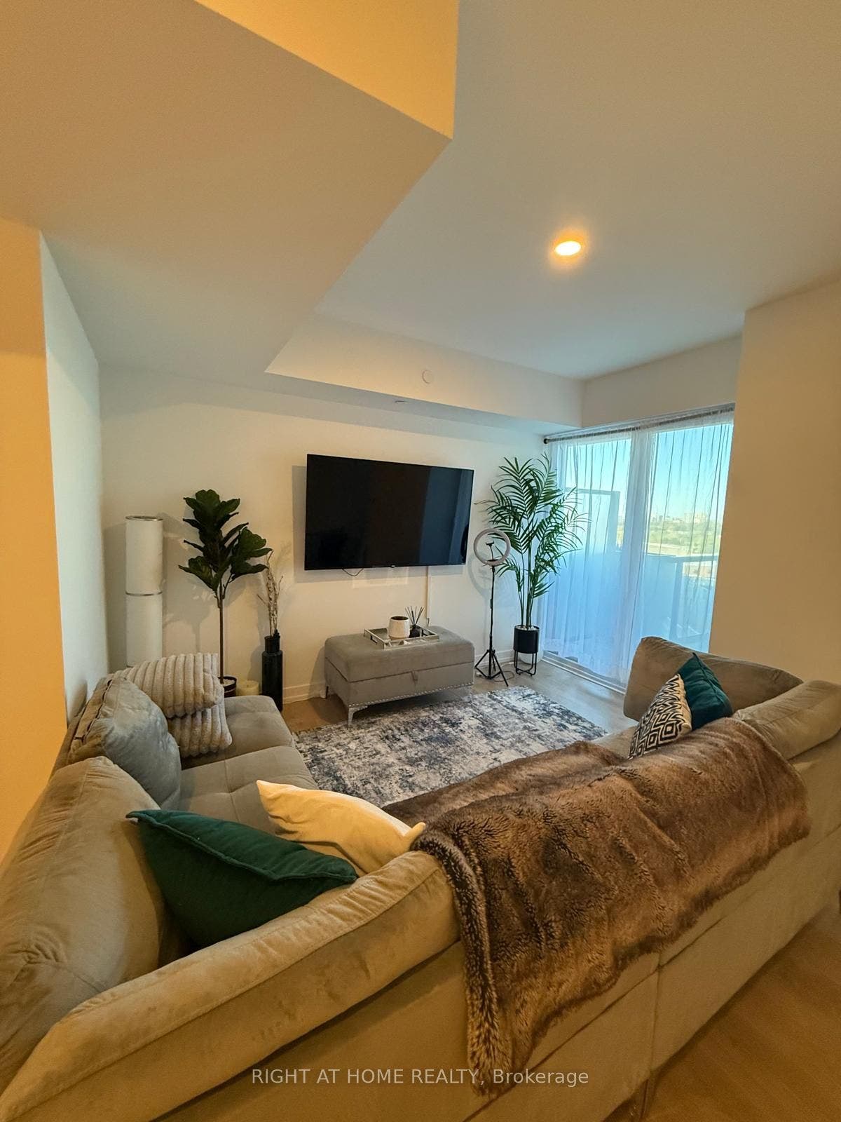 1100 Sheppard Avenue W, #905, Toronto W, Toronto ON M3K 0E4