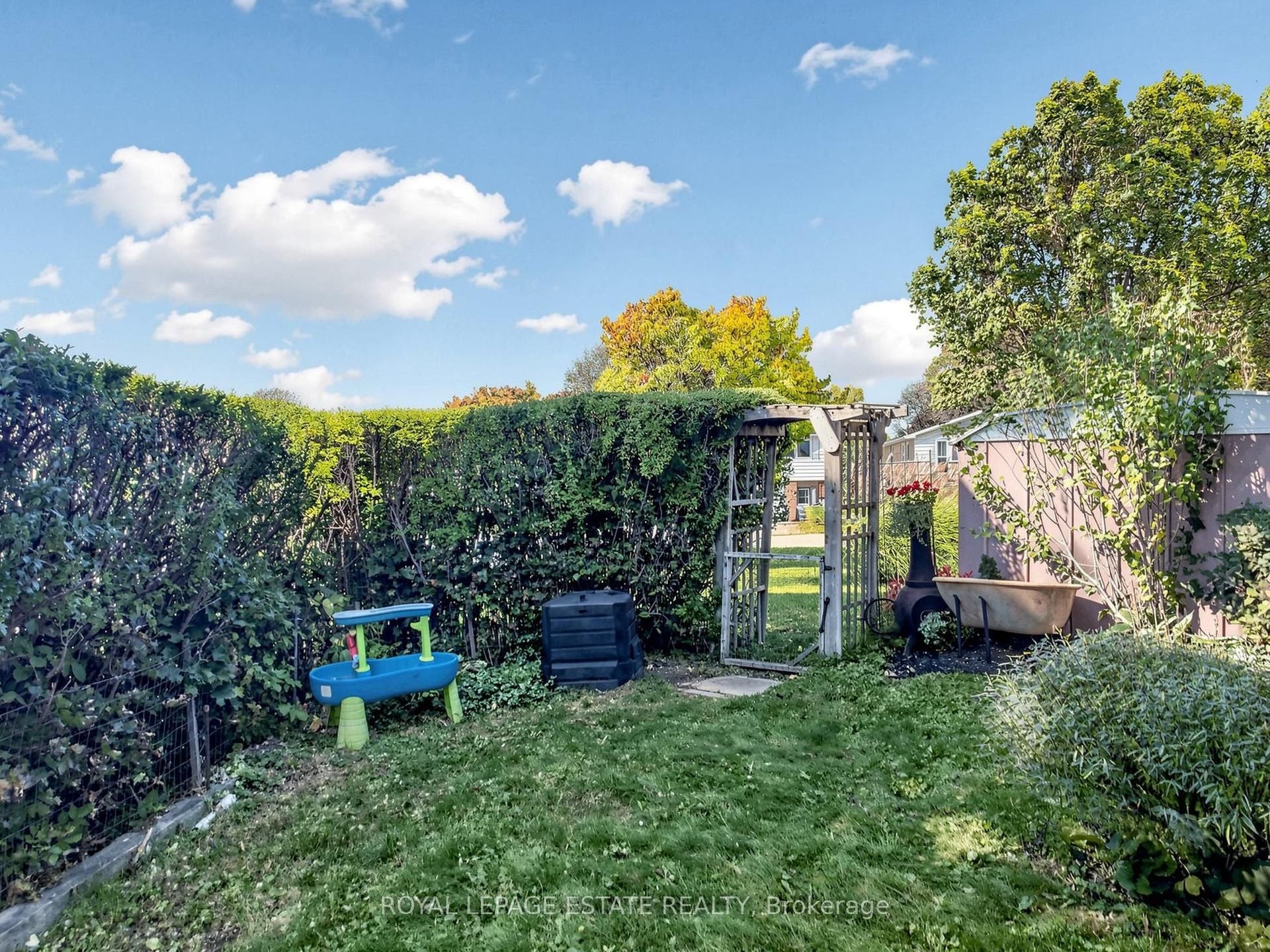 Side yard with gate to front