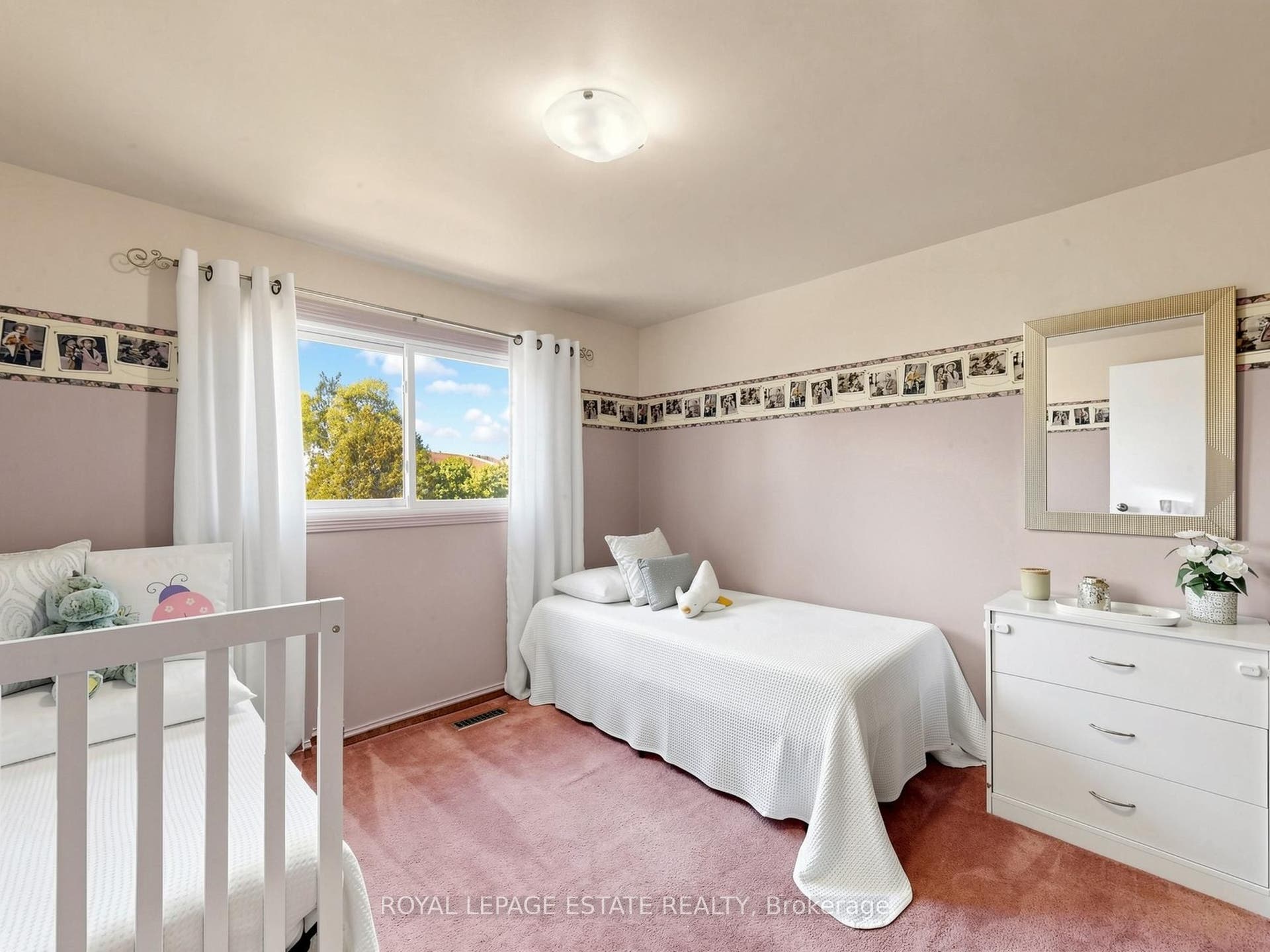 3rd good sized bedroom overlooking back yard