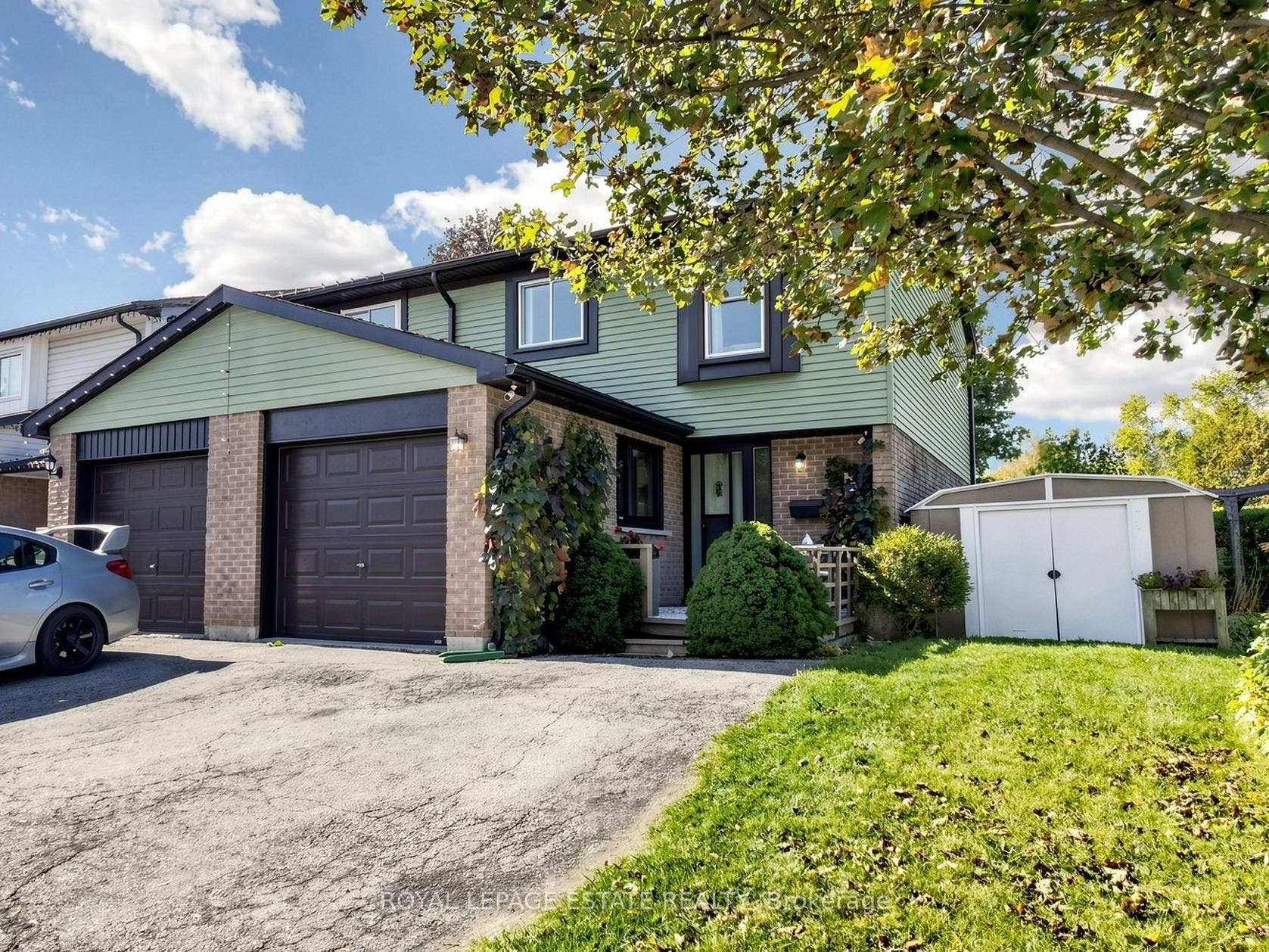 End unit townhome, large corner lot