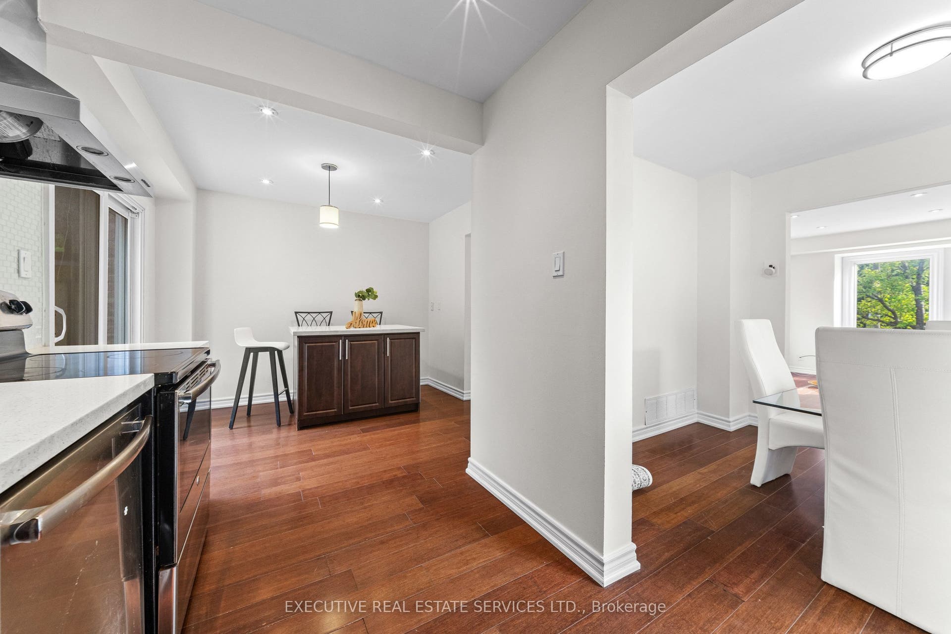 100 Centre Street N, Brampton, Brampton, Peel ON L6V 2Z3