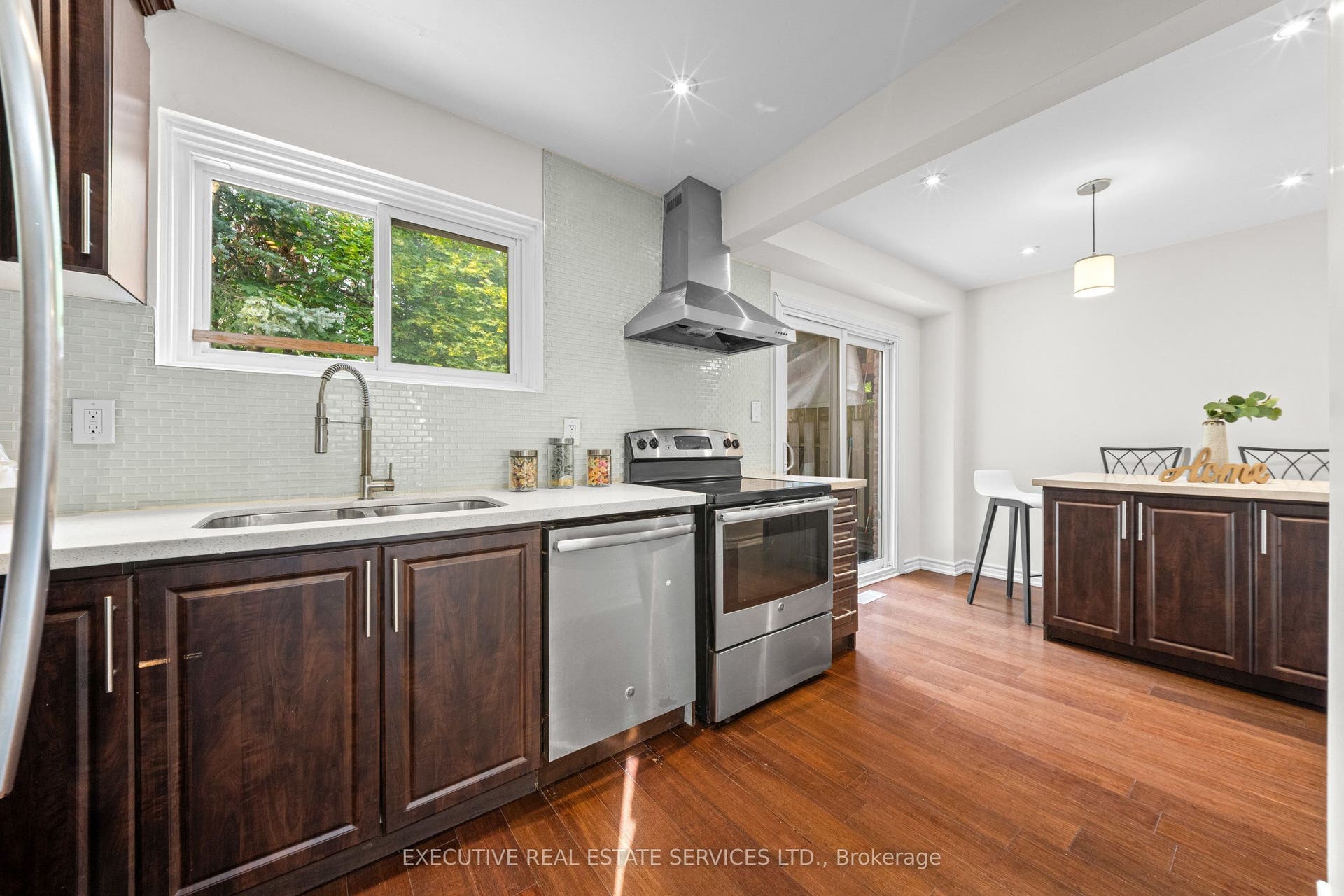 100 Centre Street N, Brampton, Brampton, Peel ON L6V 2Z3