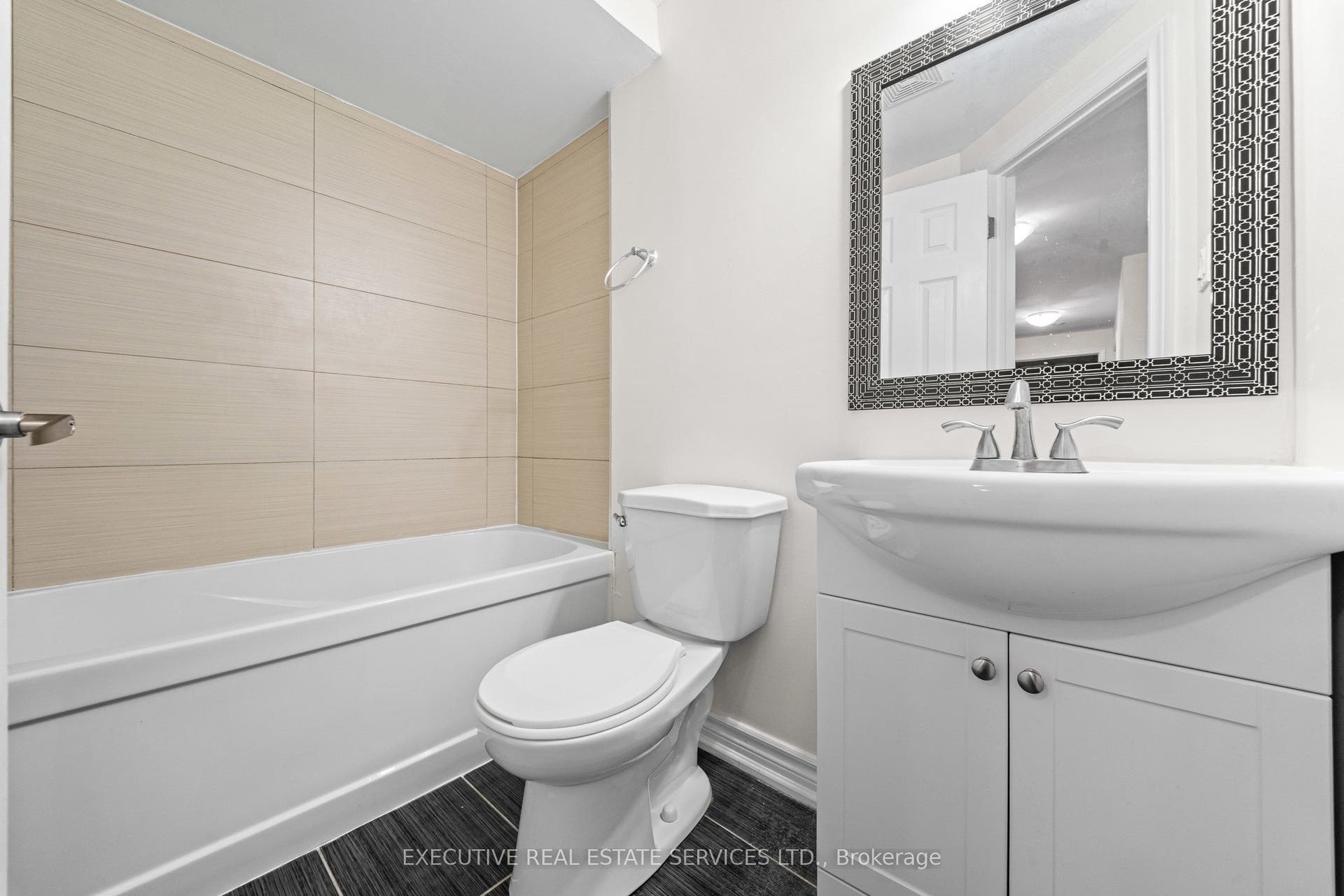 100 Centre Street N, Brampton, Brampton, Peel ON L6V 2Z3