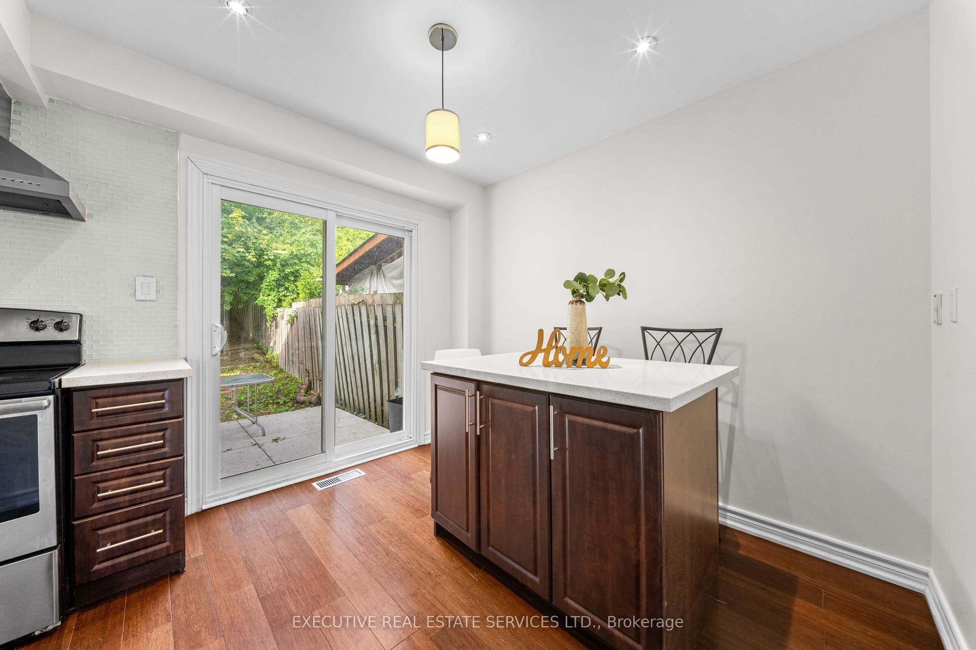 100 Centre Street N, Brampton, Brampton, Peel ON L6V 2Z3
