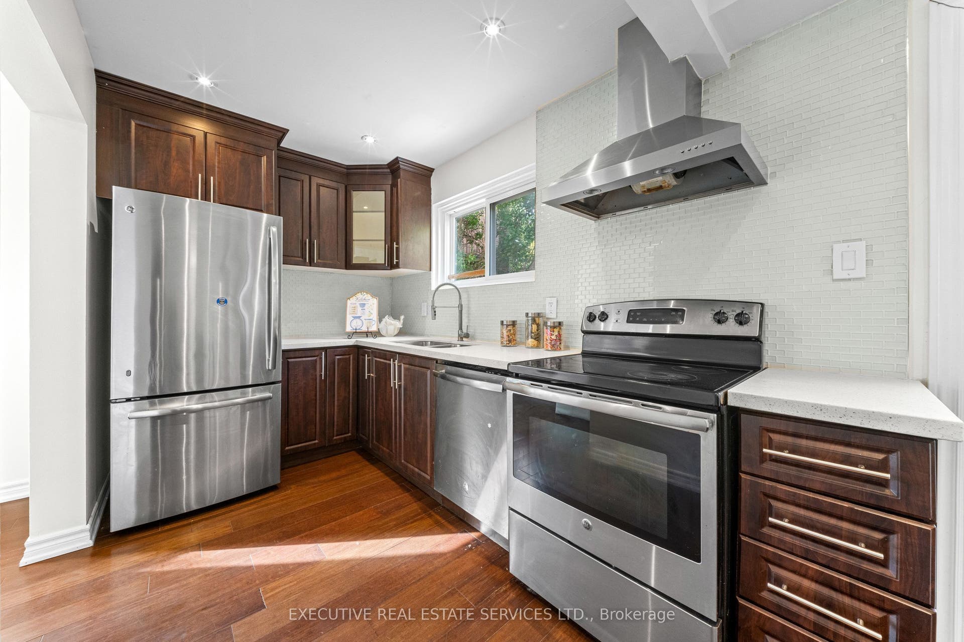 100 Centre Street N, Brampton, Brampton, Peel ON L6V 2Z3