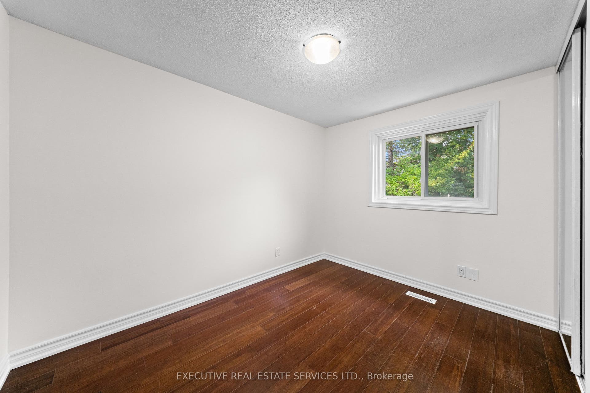 100 Centre Street N, Brampton, Brampton, Peel ON L6V 2Z3