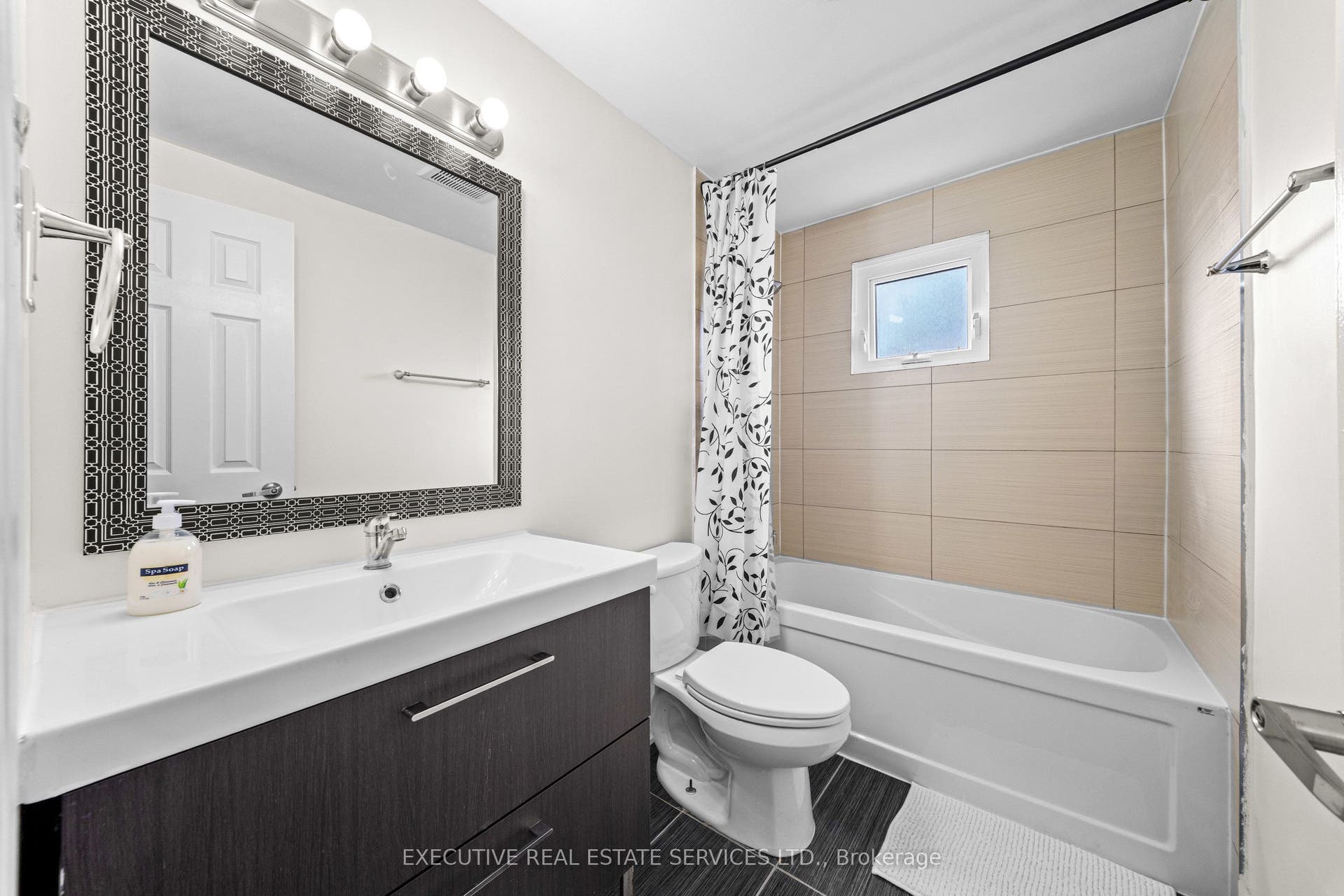 100 Centre Street N, Brampton, Brampton, Peel ON L6V 2Z3