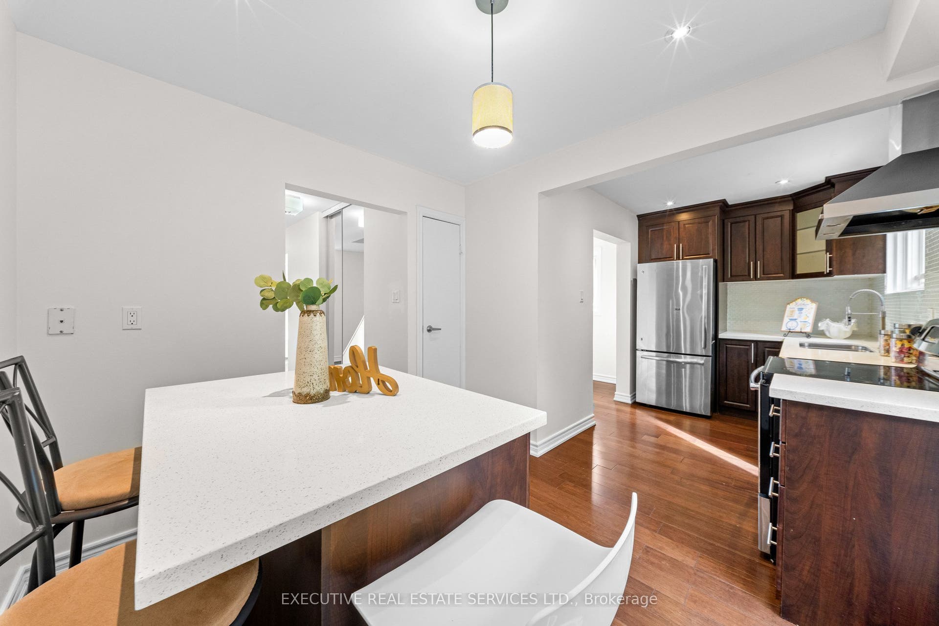 100 Centre Street N, Brampton, Brampton, Peel ON L6V 2Z3