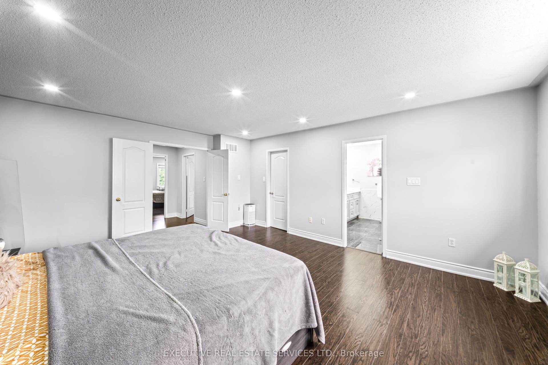 7 Chapparal Drive, Brampton, Peel ON L6R 3C5