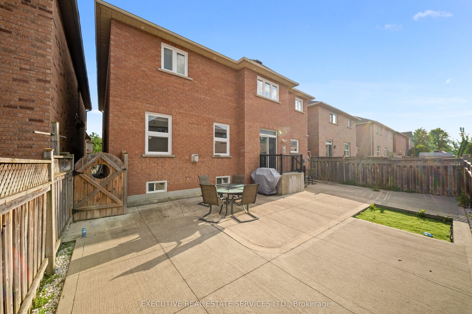 7 Chapparal Drive, Brampton, Peel ON L6R 3C5