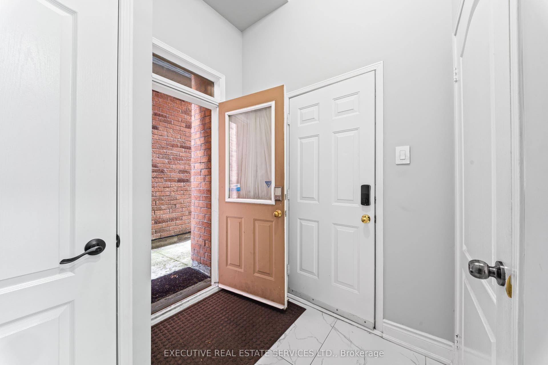 7 Chapparal Drive, Brampton, Peel ON L6R 3C5