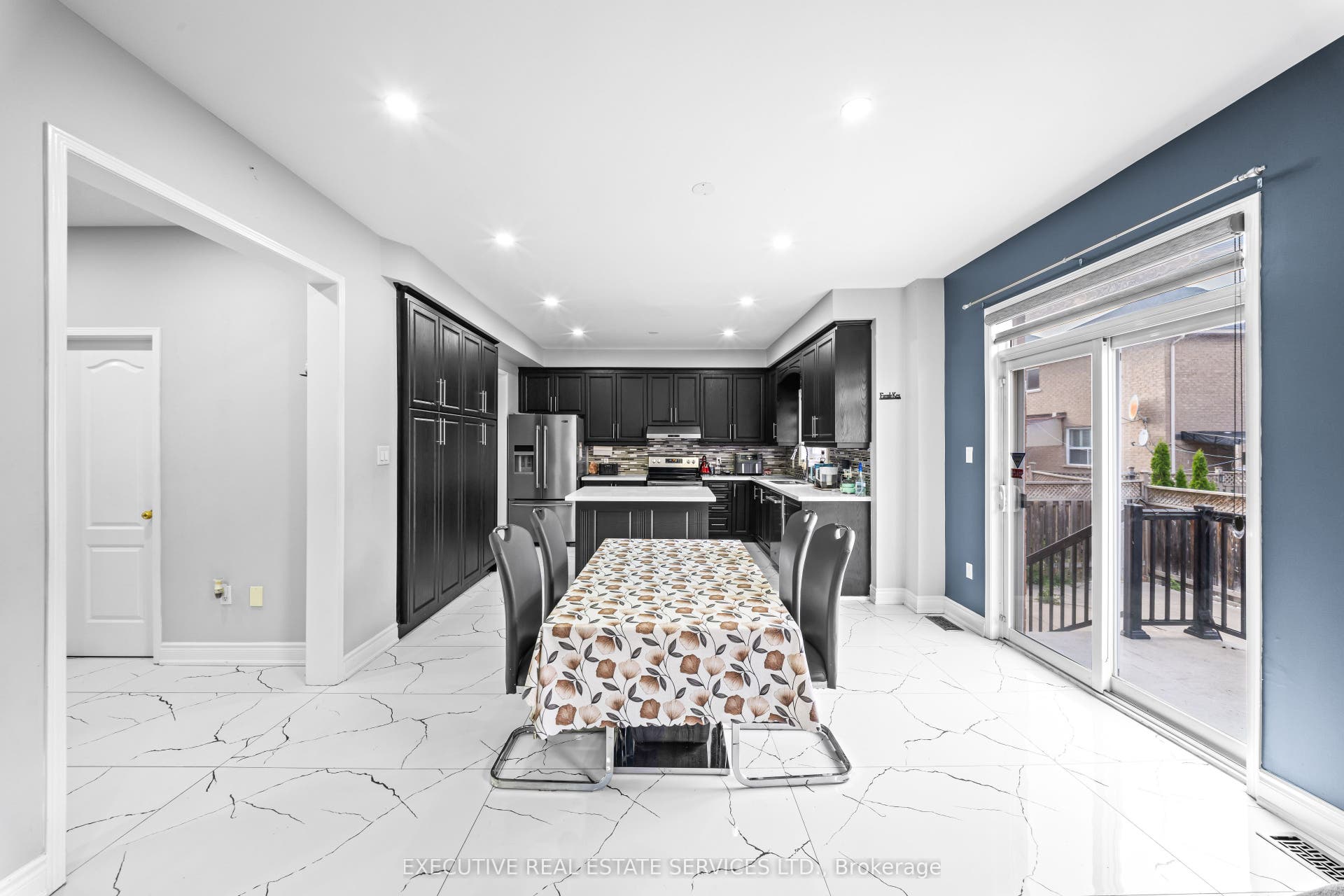 7 Chapparal Drive, Brampton, Peel ON L6R 3C5