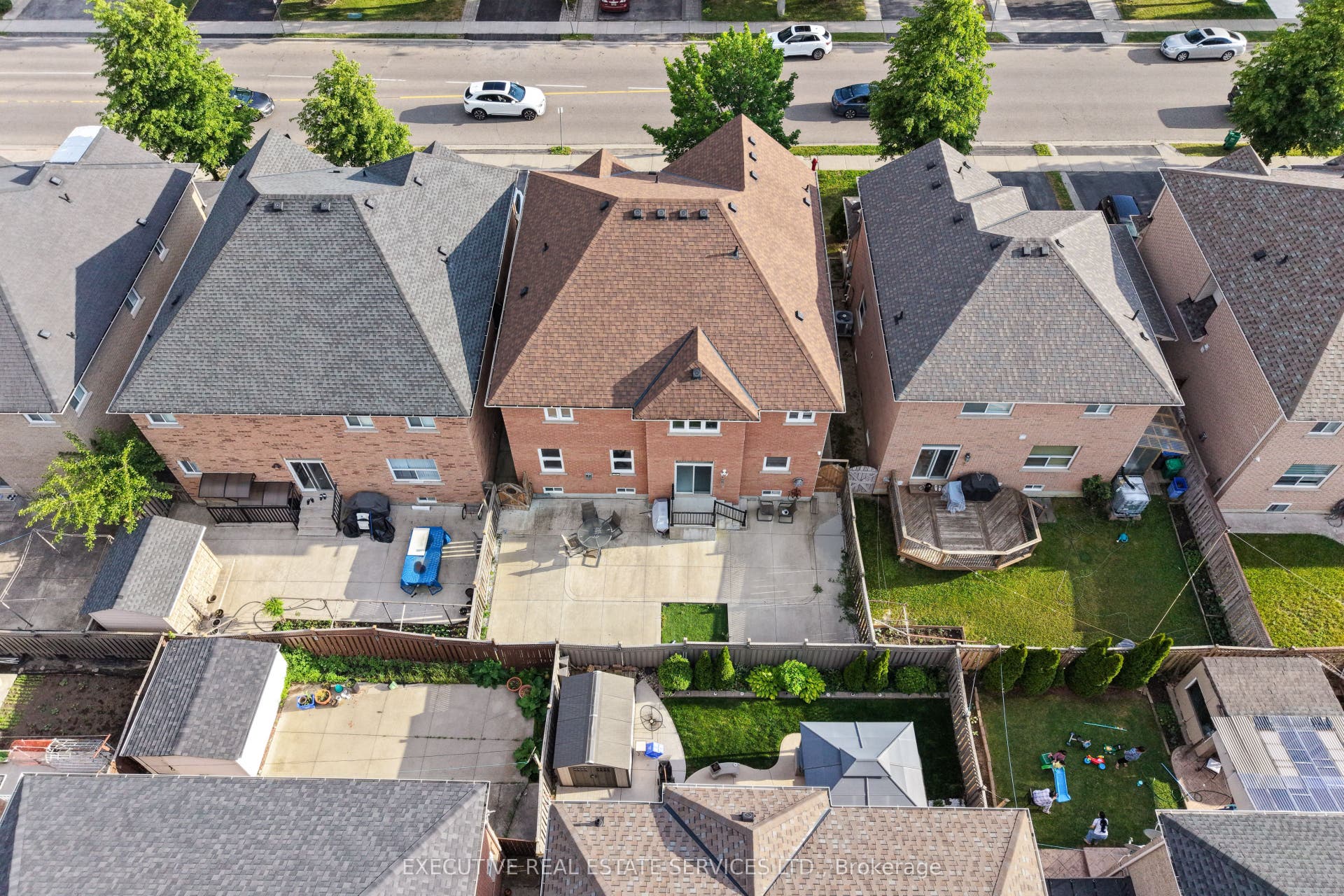 7 Chapparal Drive, Brampton, Peel ON L6R 3C5