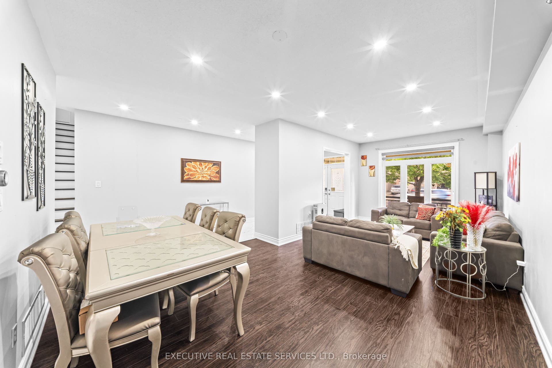7 Chapparal Drive, Brampton, Peel ON L6R 3C5