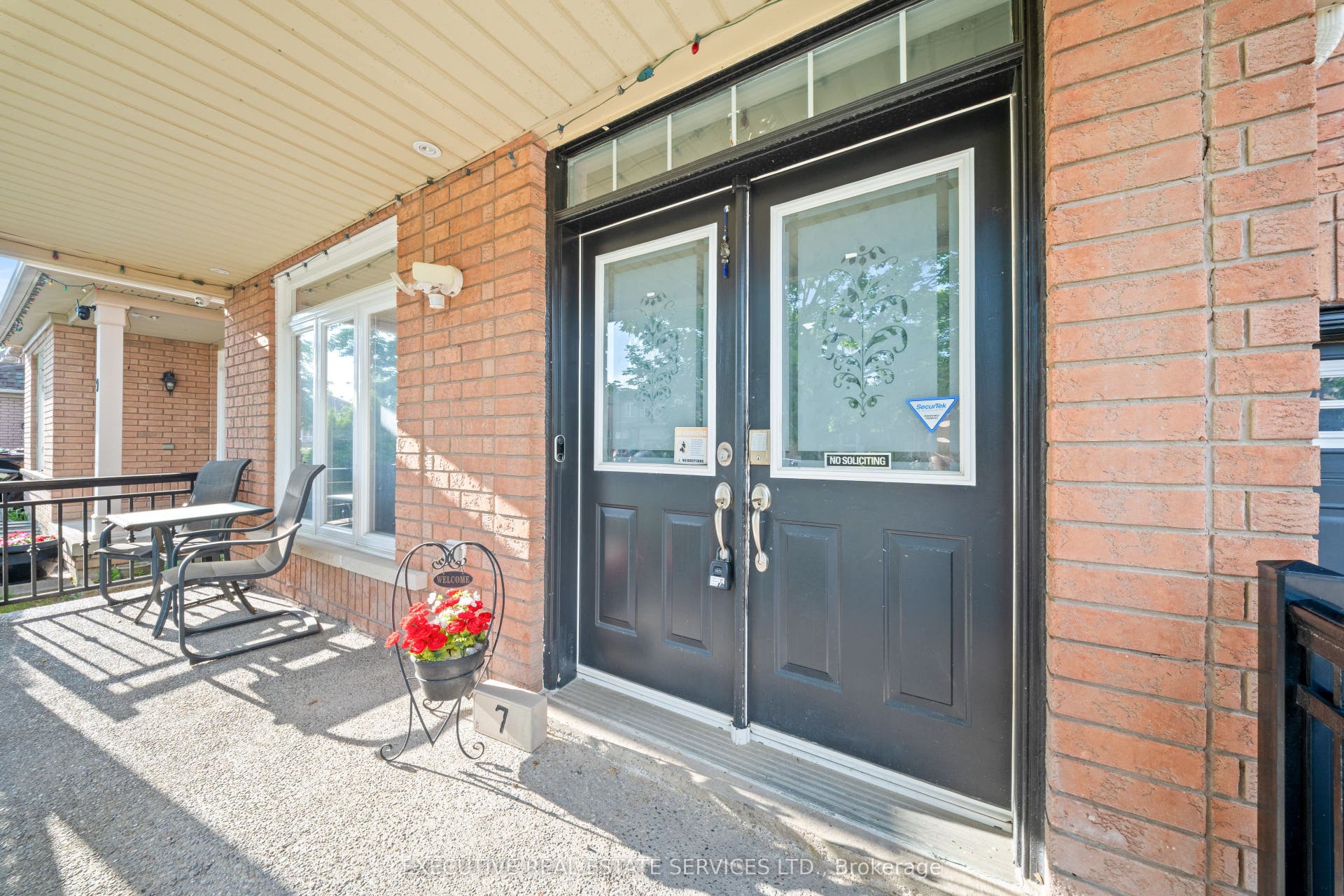 7 Chapparal Drive, Brampton, Peel ON L6R 3C5