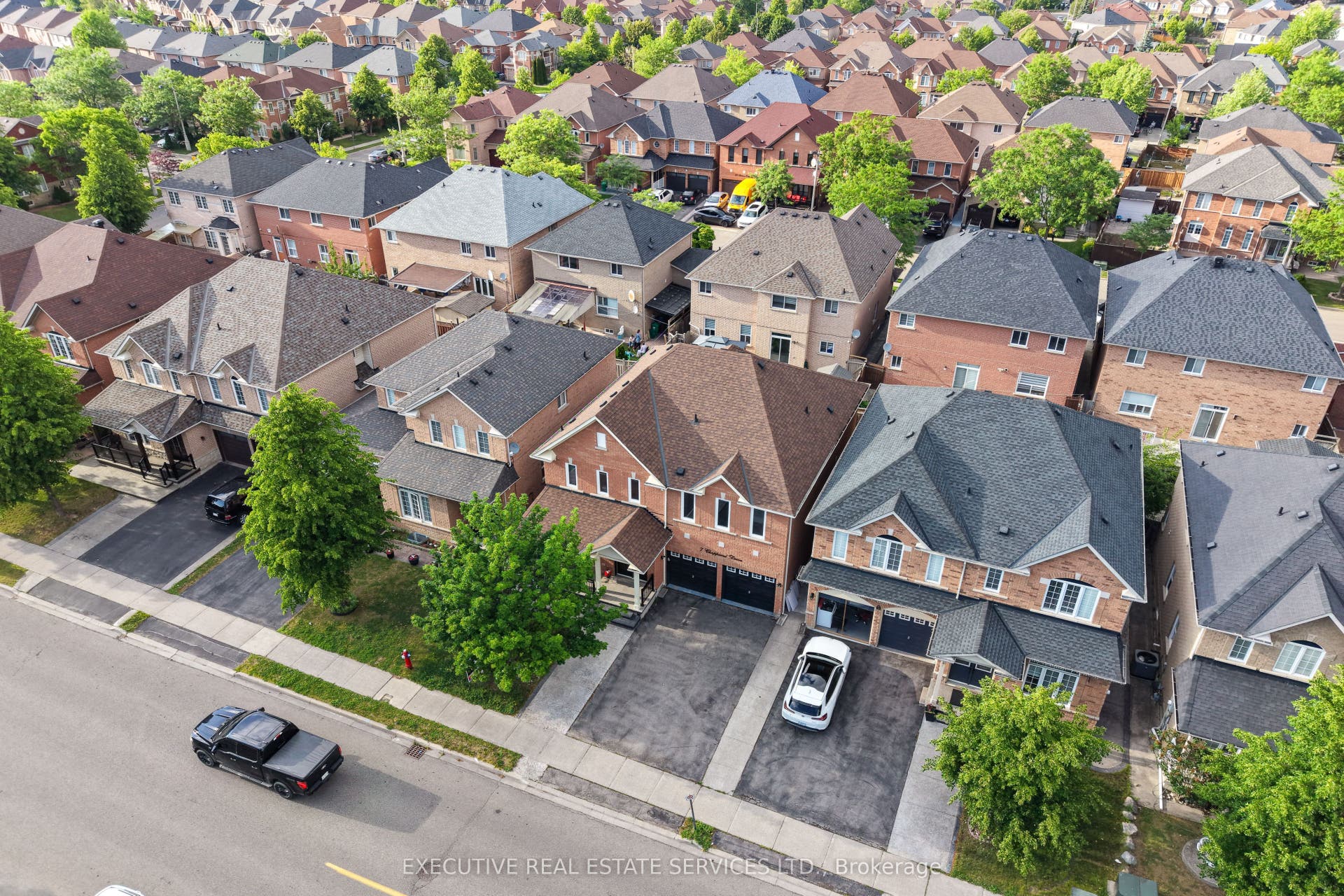 7 Chapparal Drive, Brampton, Peel ON L6R 3C5