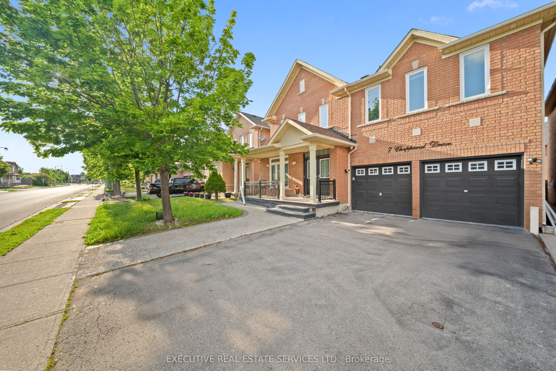7 Chapparal Drive, Brampton, Peel ON L6R 3C5