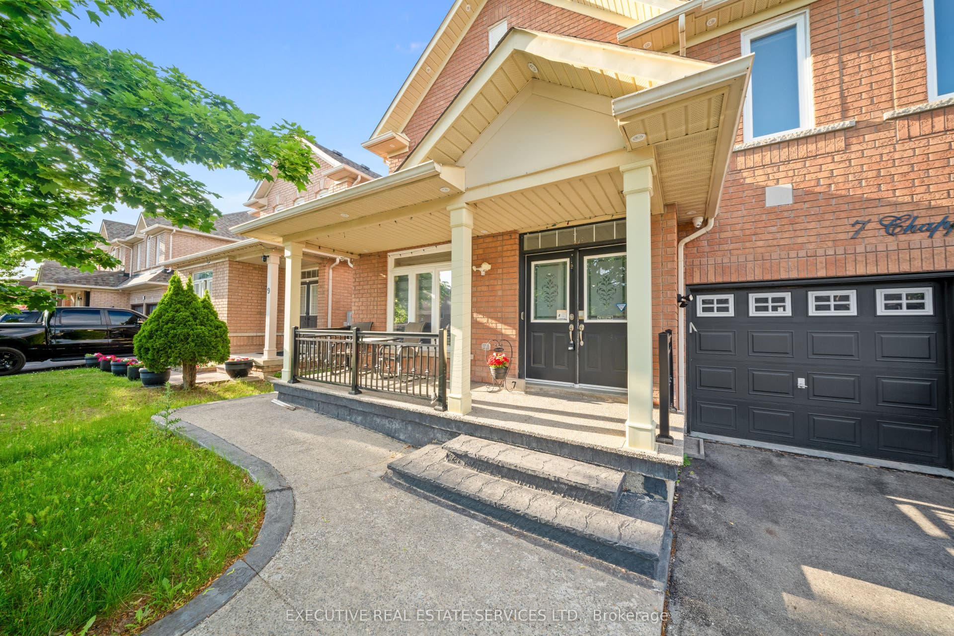7 Chapparal Drive, Brampton, Peel ON L6R 3C5