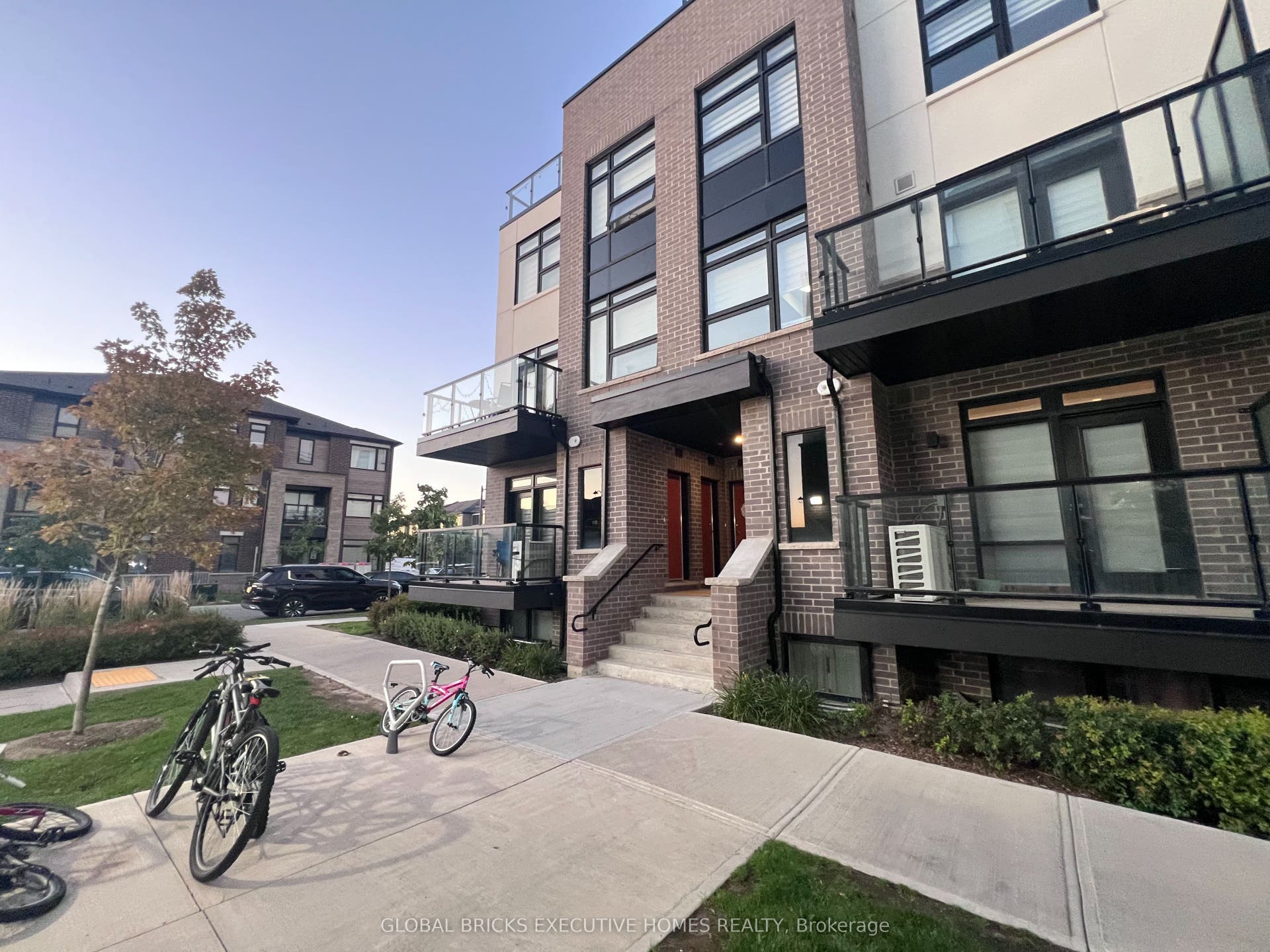 1573 Rose Way, #101, Milton, Halton ON L9E 1N4