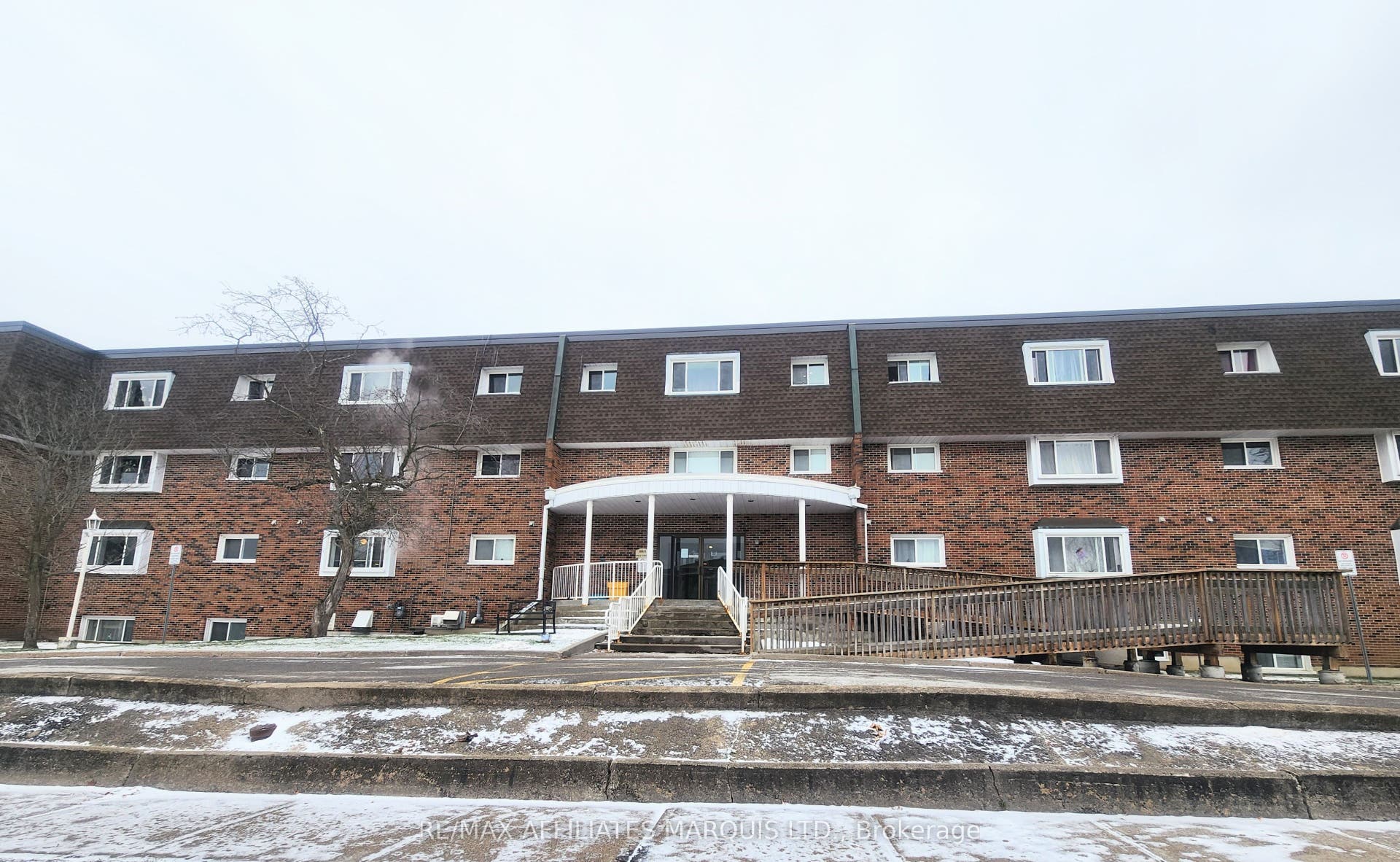 845 Kyle Court, #409, Brockville, Leeds And Grenville ON K6V 6K7 Front of building