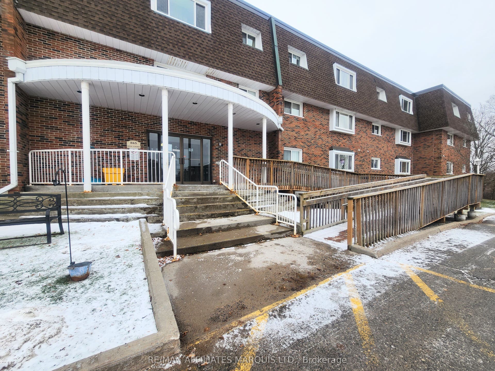 845 Kyle Court, #409, Brockville, Leeds And Grenville ON K6V 6K7 Front of Building
