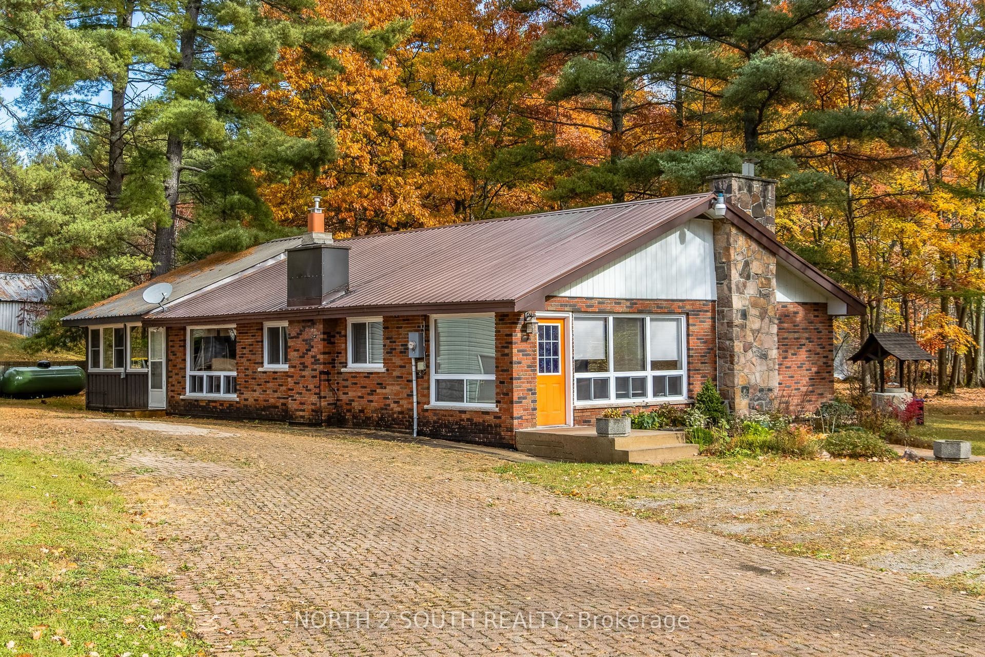 2512 Honey Harbour Road, Georgian Bay, Muskoka ON P0E 1E0 Main House
