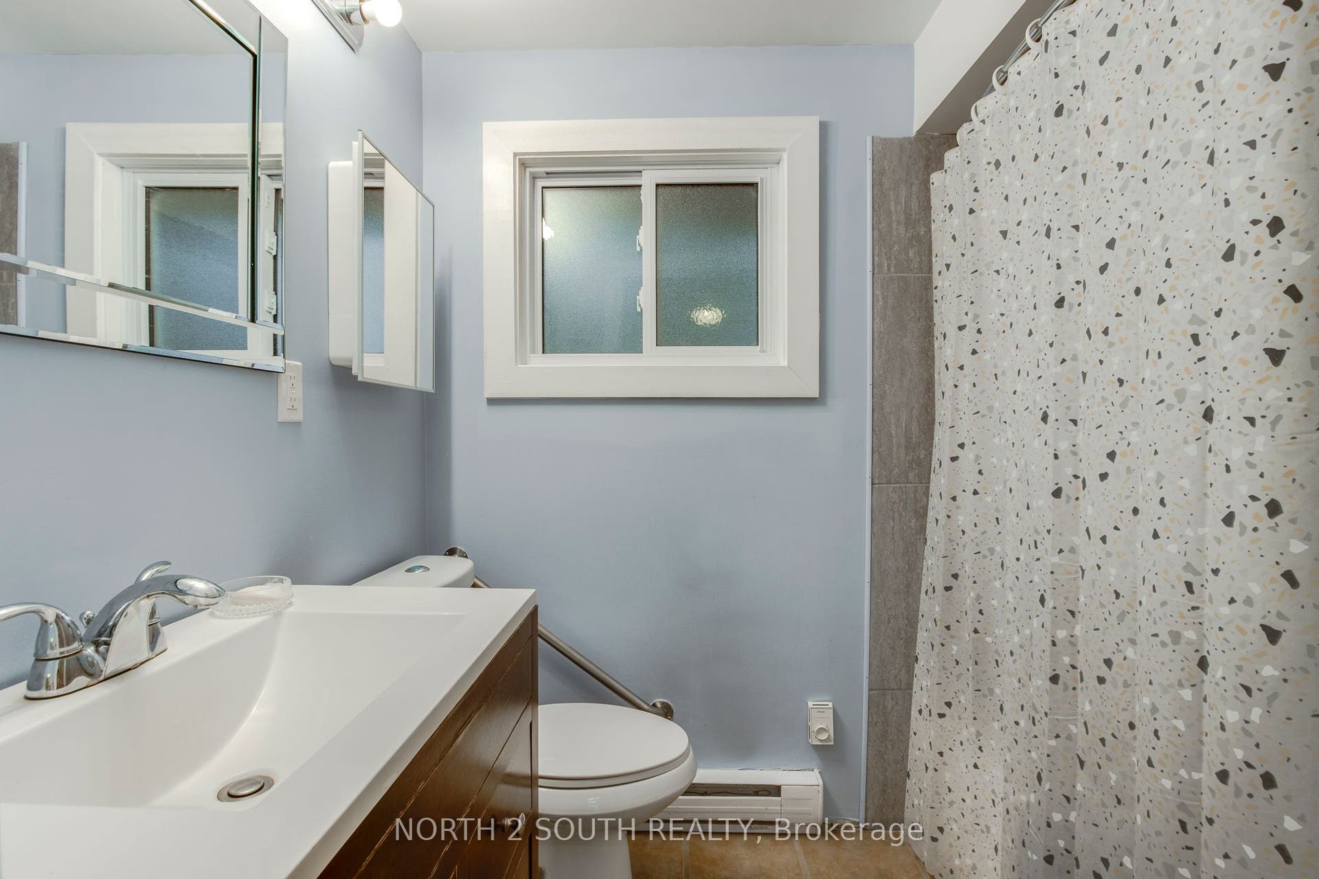 2512 Honey Harbour Road, Georgian Bay, Muskoka ON P0E 1E0 4 Piece Bathroom