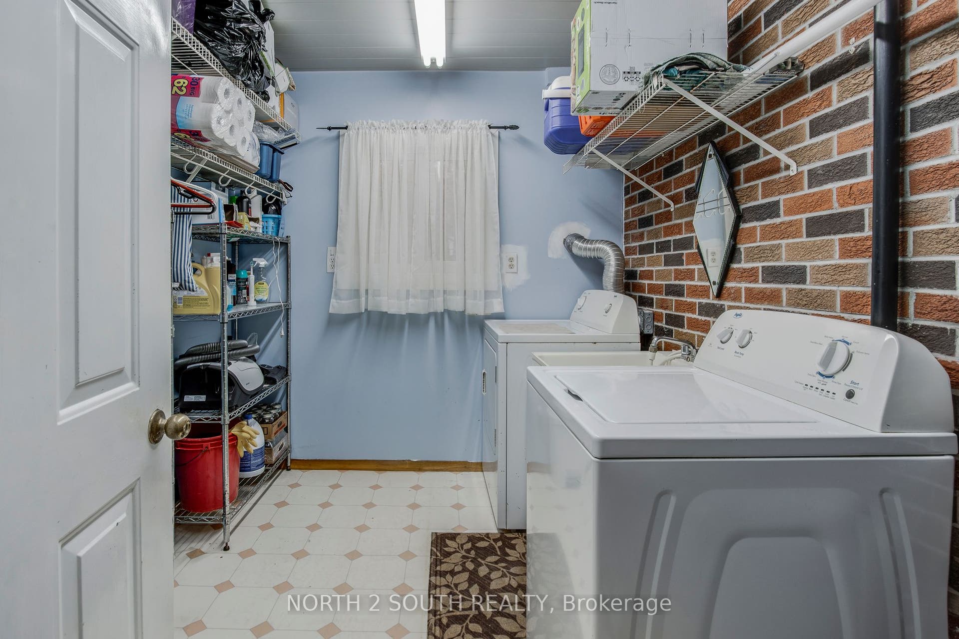 2512 Honey Harbour Road, Georgian Bay, Muskoka ON P0E 1E0 Laundry Room