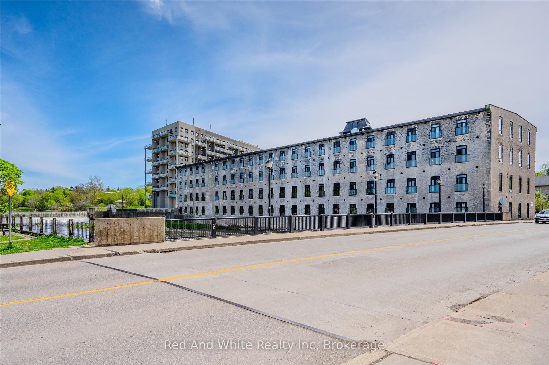 19 GUELPH Avenue, #308, Cambridge, Waterloo ON N3C 1A2 19 GUELPH Avenue, #308, Cambridge, Waterloo ON N3C 1A2