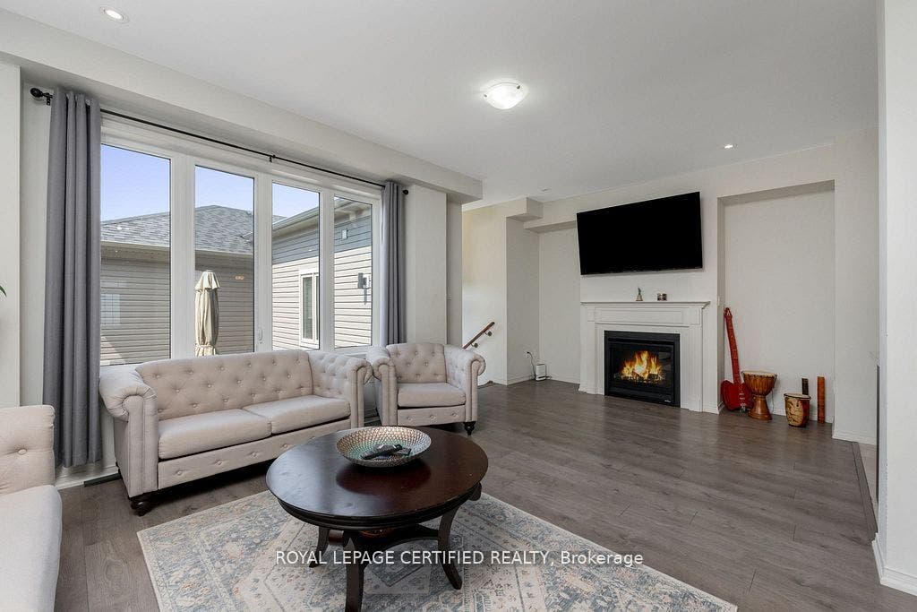 25 Elliot Street E, #2, Centre Wellington, Wellington ON N1M 0H6