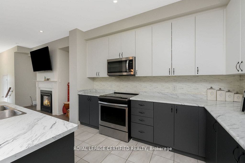 25 Elliot Street E, #2, Centre Wellington, Wellington ON N1M 0H6