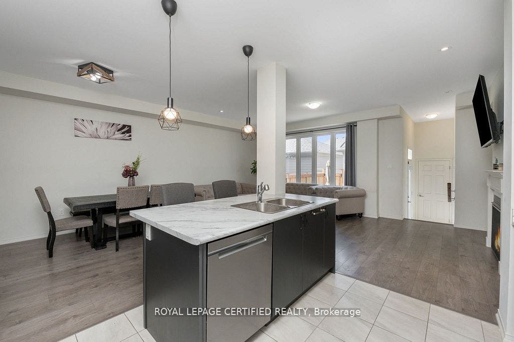 25 Elliot Street E, #2, Centre Wellington, Wellington ON N1M 0H6