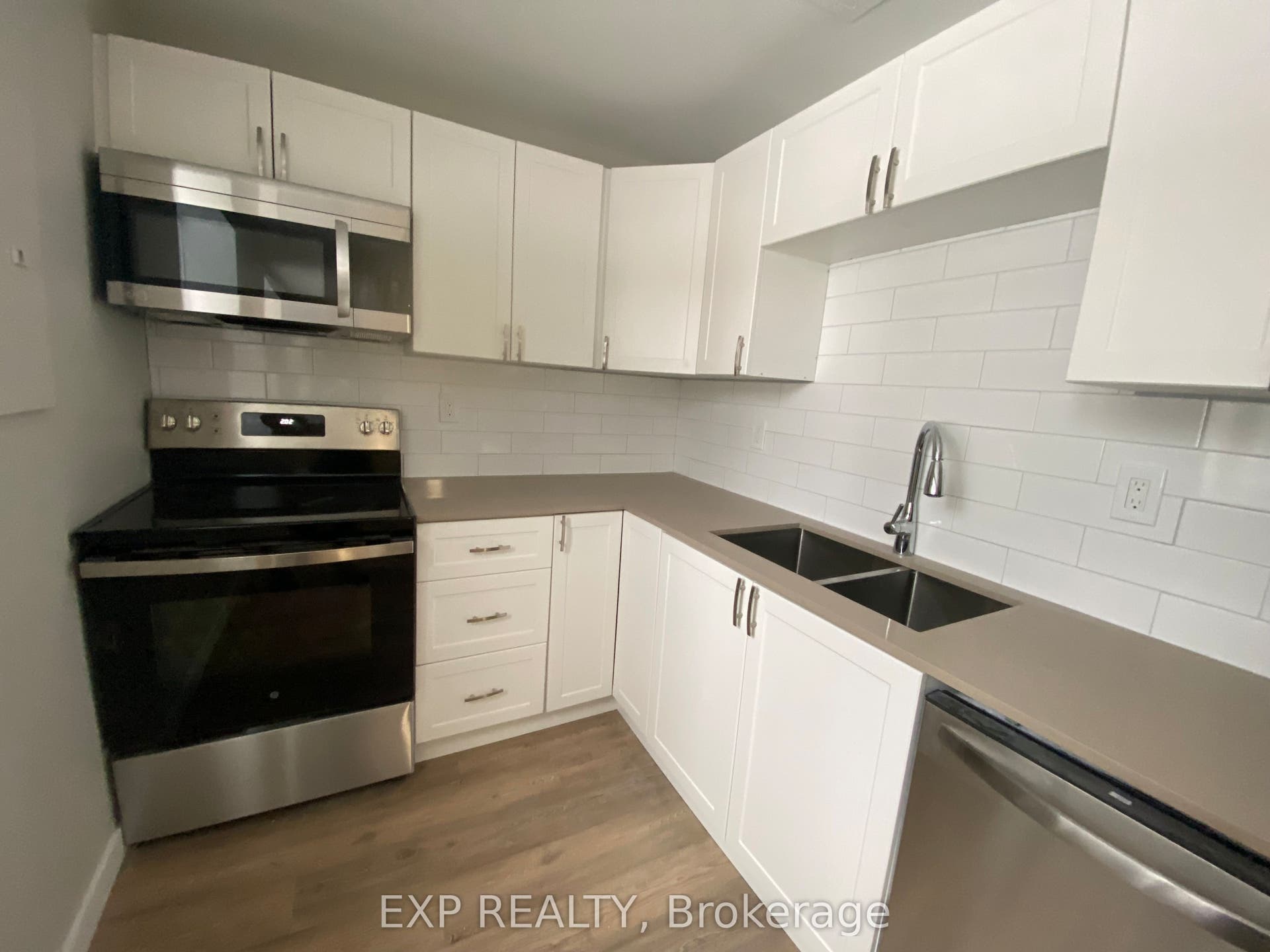 50 Central Avenue W, Brockville, Leeds And Grenville ON K6V 4N7