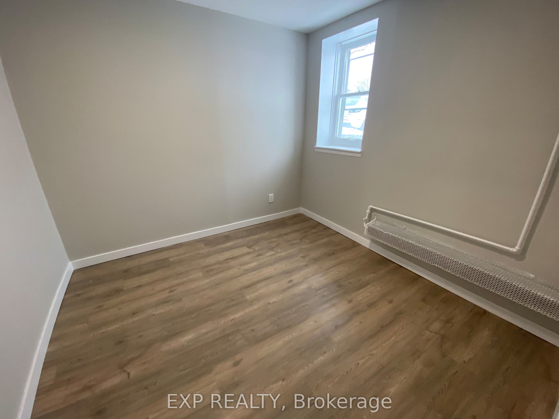 50 Central Avenue W, Brockville, Leeds And Grenville ON K6V 4N7