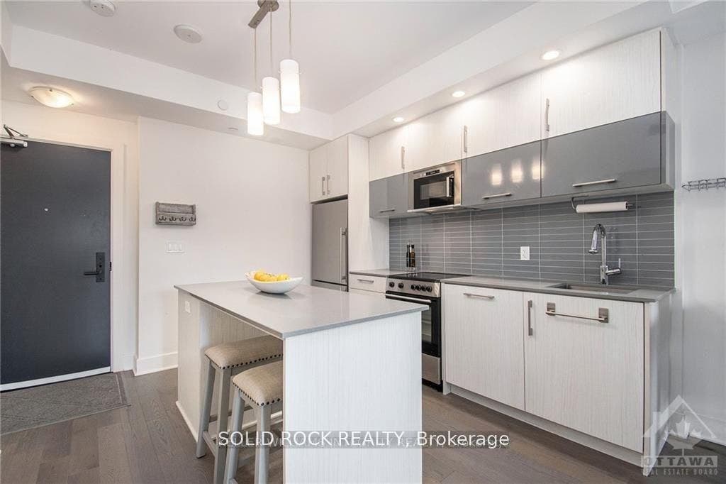 255 Bay Street, #213, Ottawa Centre, Ottawa ON K1R 5Z4 255 Bay Street, #213, Ottawa Centre, Ottawa ON K1R 5Z4