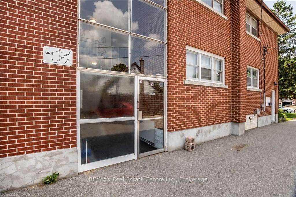 43 SIXTH Avenue, Kitchener, Waterloo ON N2C 1P9 43 SIXTH Avenue, Kitchener, Waterloo ON N2C 1P9