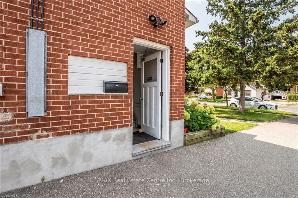 43 SIXTH Avenue, Kitchener, Waterloo ON N2C 1P9 43 SIXTH Avenue, Kitchener, Waterloo ON N2C 1P9