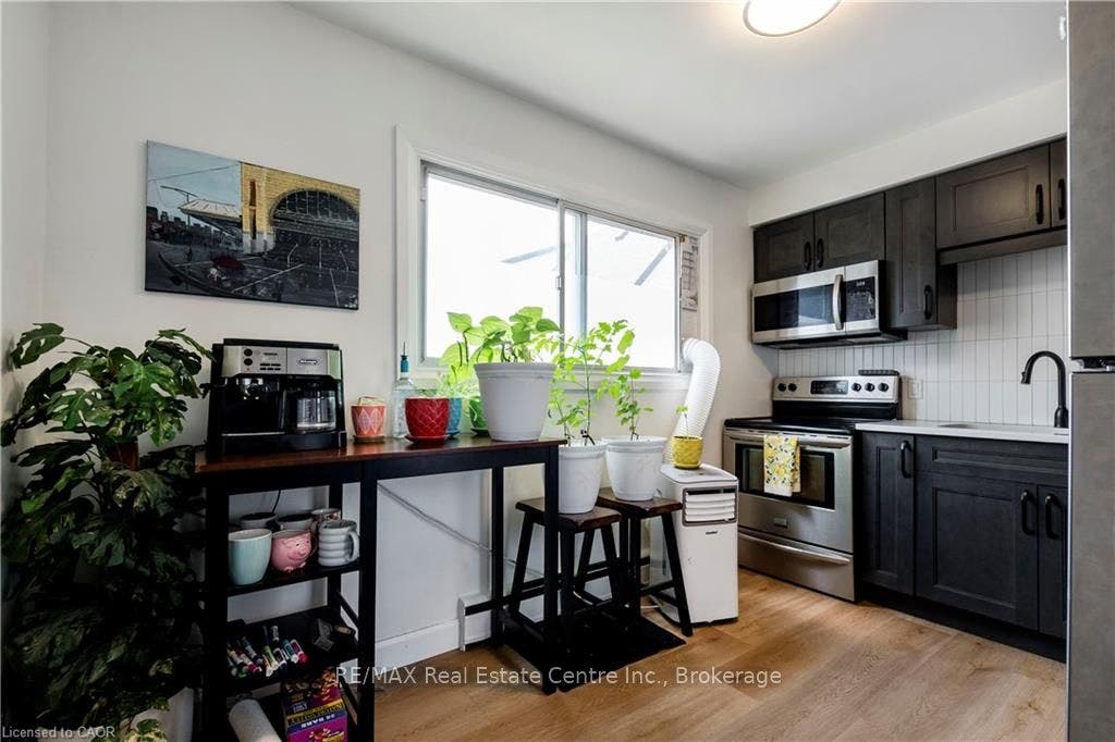 43 SIXTH Avenue, Kitchener, Waterloo ON N2C 1P9 43 SIXTH Avenue, Kitchener, Waterloo ON N2C 1P9