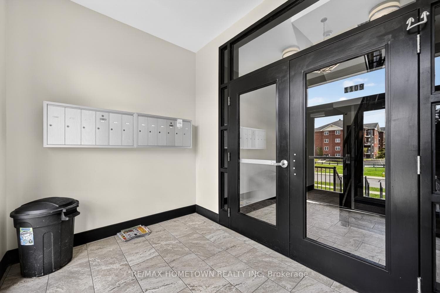 1109 Millwood Avenue, #101, Brockville, Leeds And Grenville ON K6V 0C7 Foyer