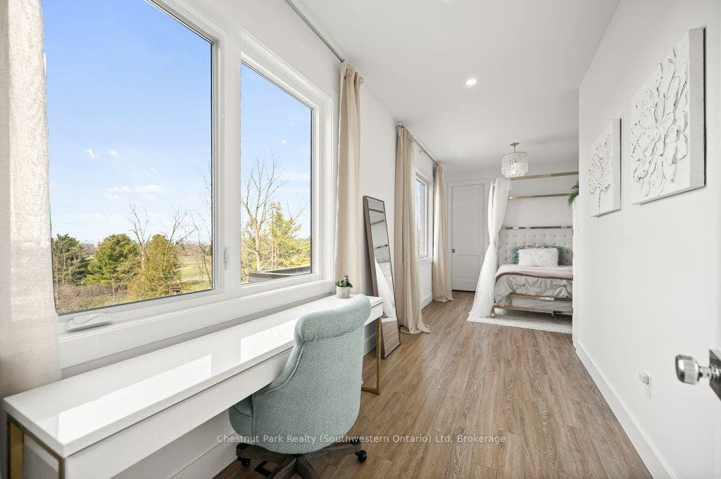 27 Vardon Drive, Guelph, Wellington ON N1G 1W8 Bed #3